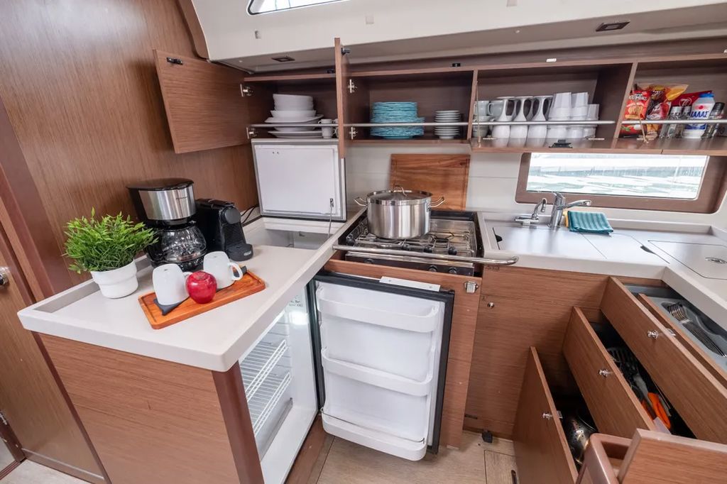 LFK-51.1 - Yelkenli içinde Lefkada