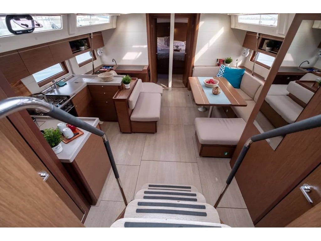 LFK-51.1 - Yelkenli içinde Lefkada