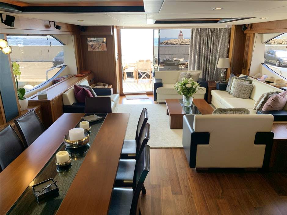 Shine R - Motor Yacht in Kontokali