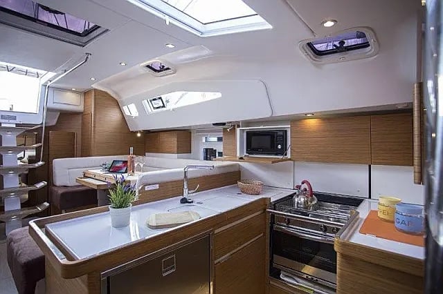 Elysium I - Yelkenli içinde Seget Donji