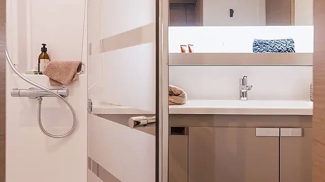 Ingrid - Katamaran içinde Seget Donji