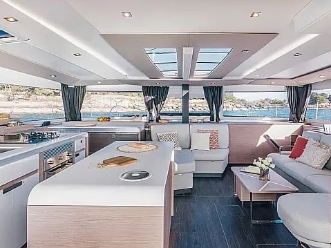 Ingrid - Katamaran içinde Seget Donji