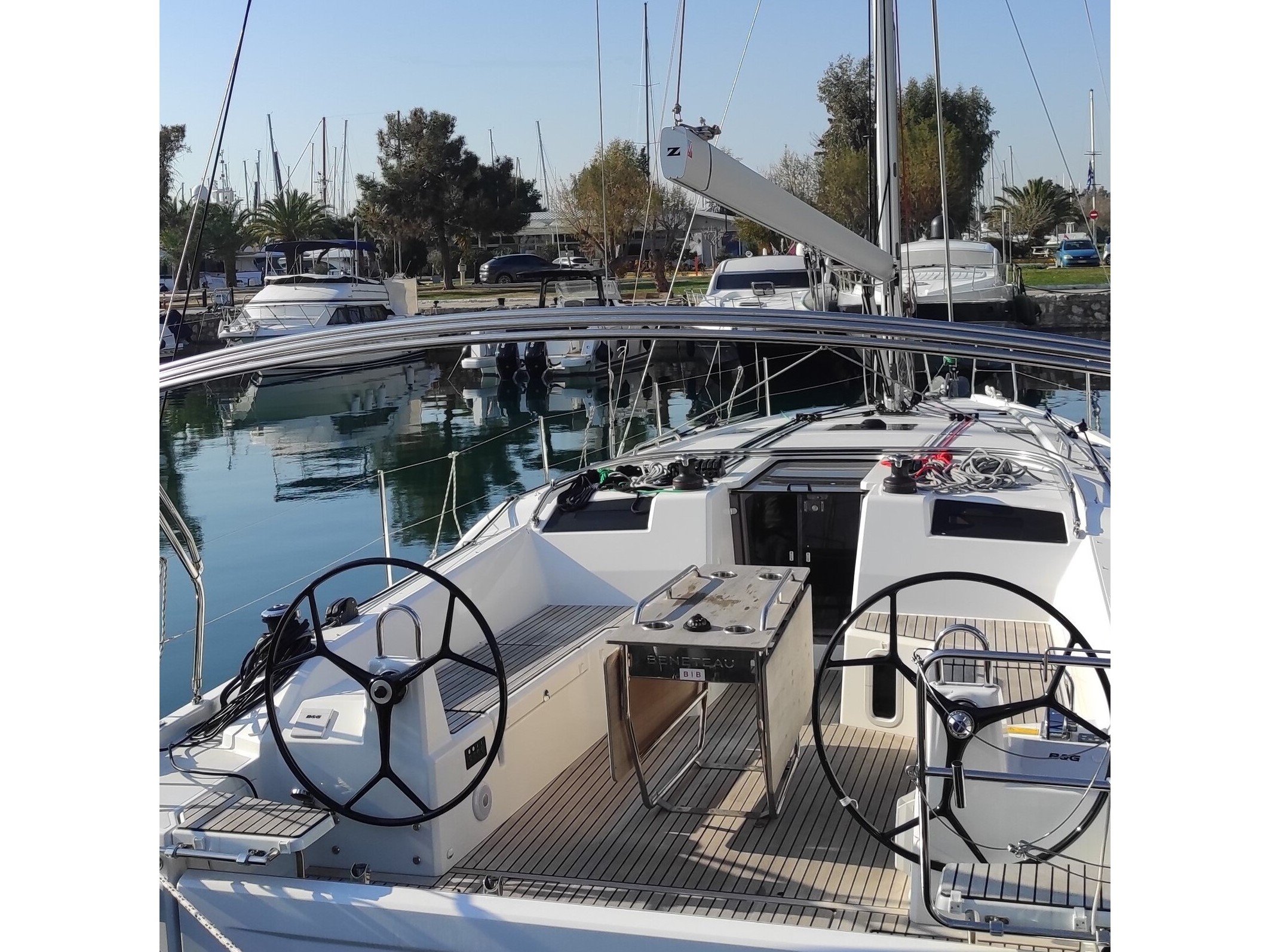 LA MER - Yelkenli içinde Alimos