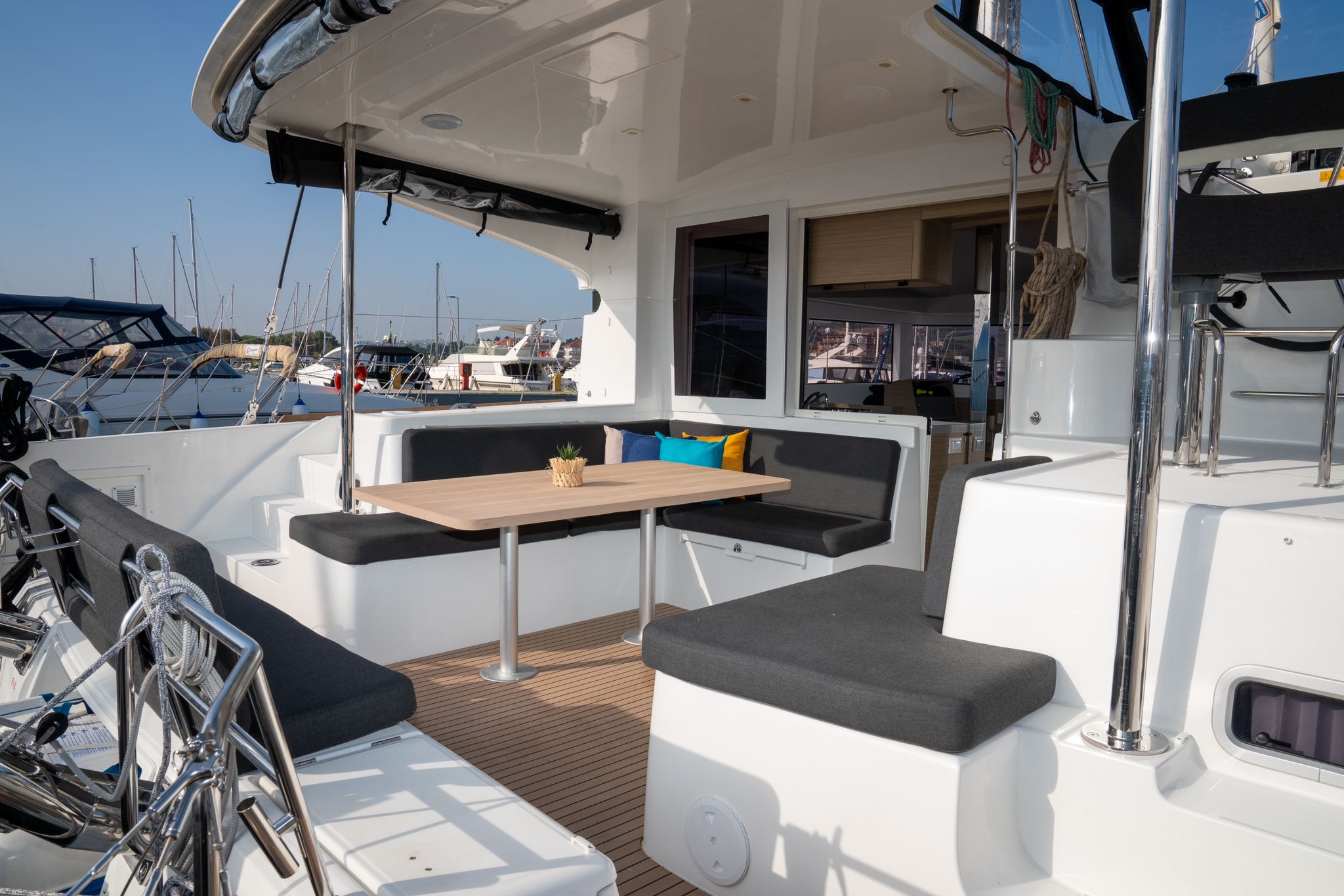 Ginevra - Catamaran in Porto San Giorgio