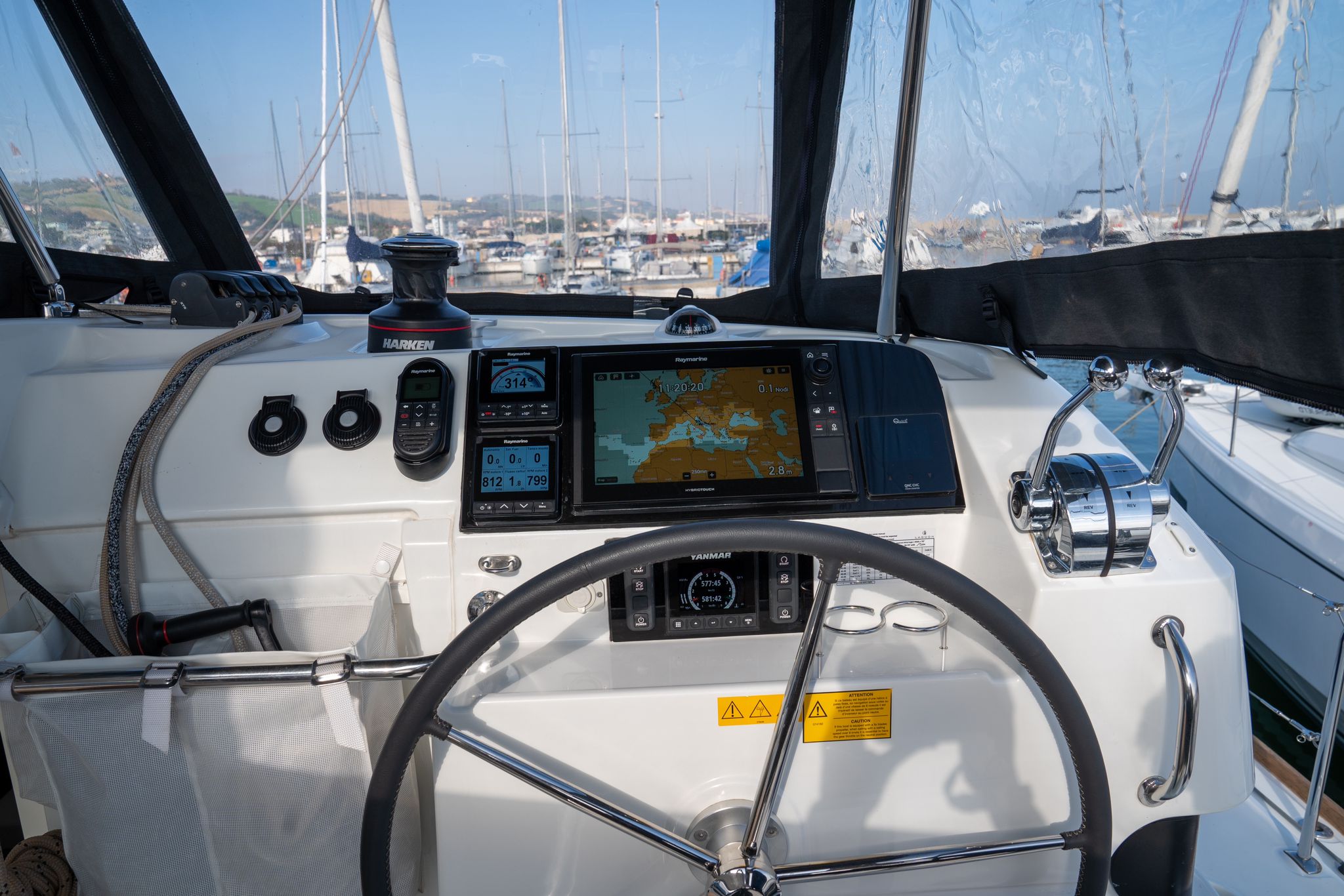 Ginevra - Catamaran in Porto San Giorgio