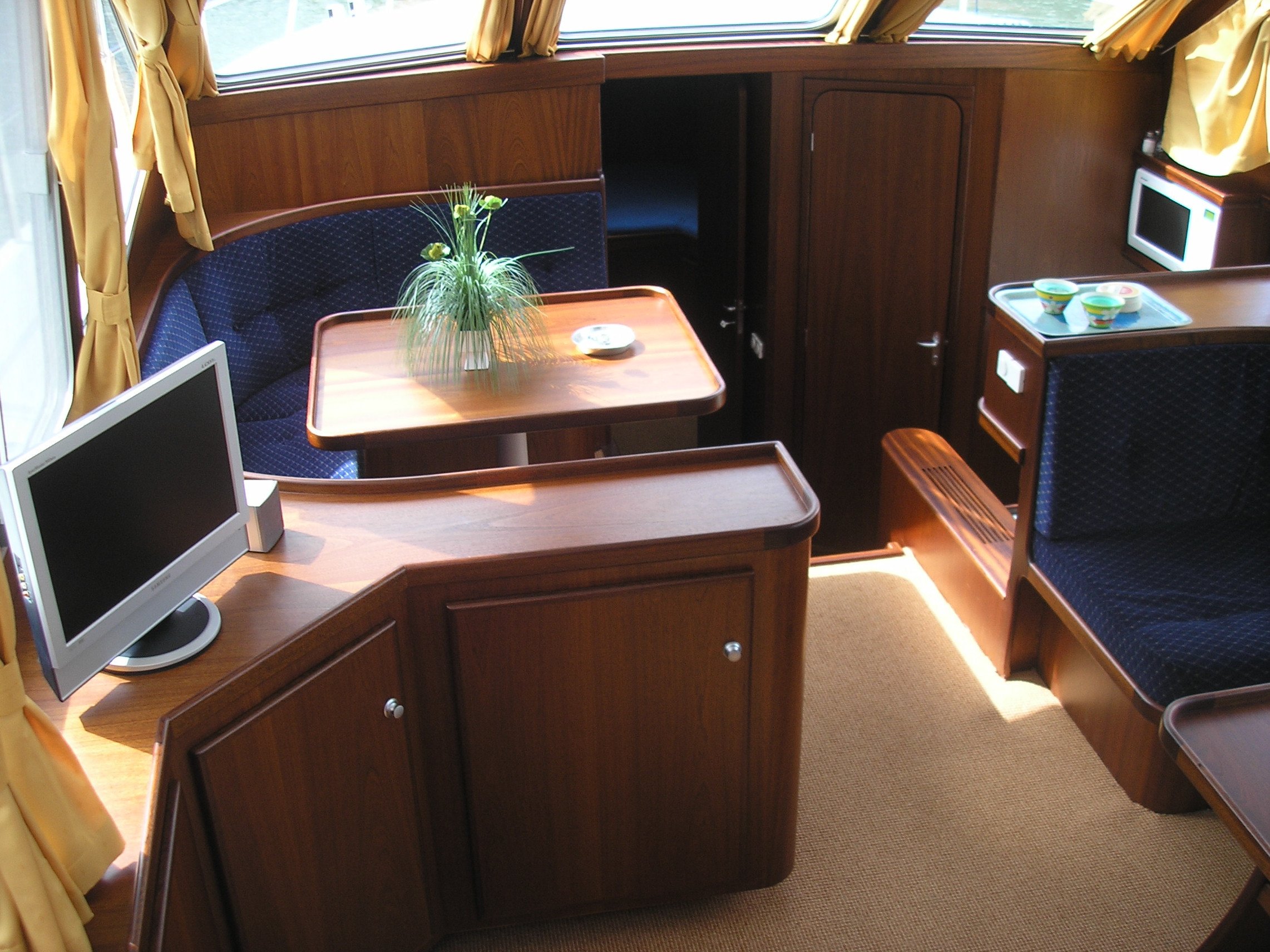 Emma - Motor Yacht in Woudsend