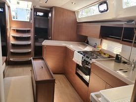 Anemos (A/C , Generator 8kVA, Solar Panels, Bow Thruster, BBQ) - Sailboat in Volos