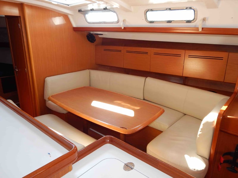 Comfort - Sailboat in Pireas