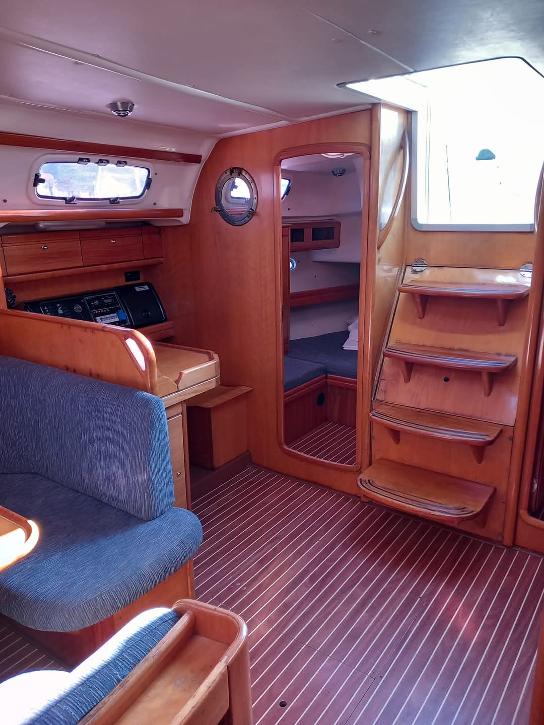 VICTORIA - Sailboat in Trogir