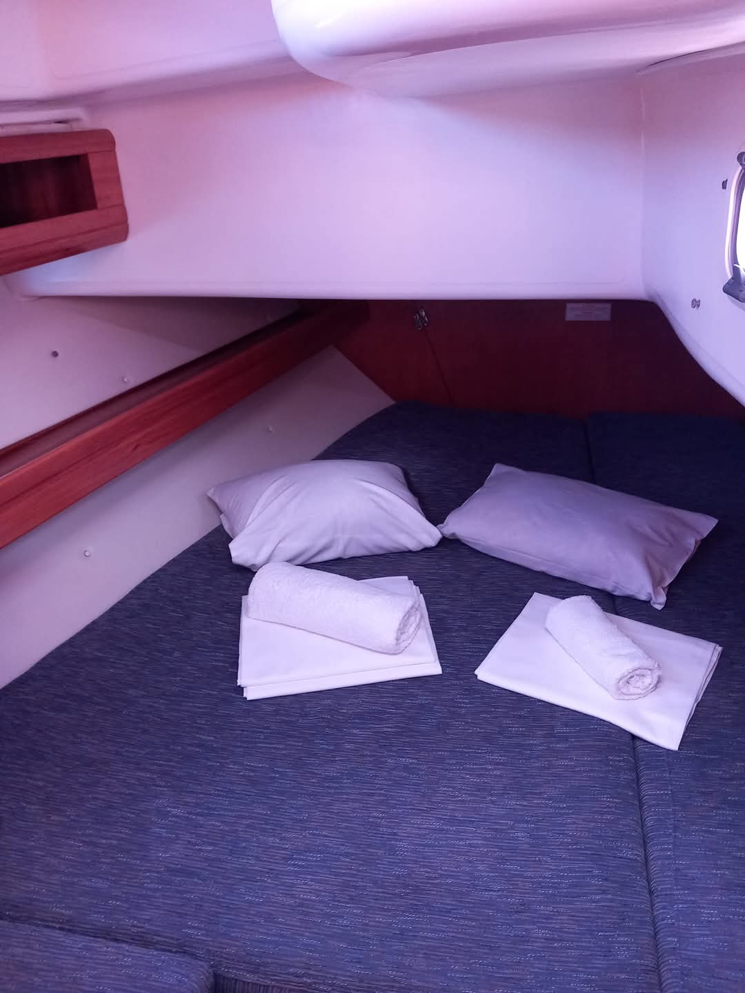 VICTORIA - Sailboat in Trogir