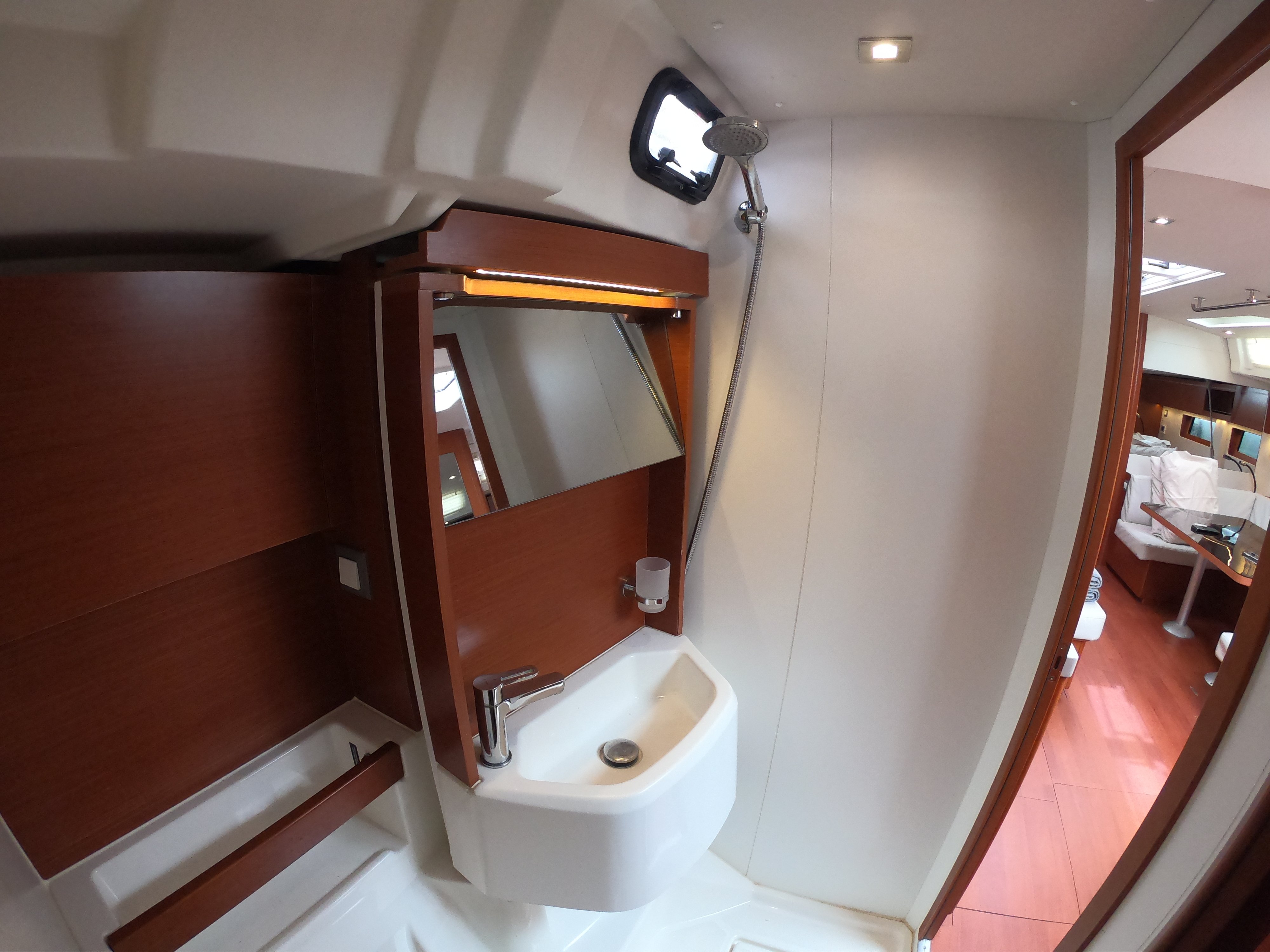 Famiglia - Yelkenli içinde Alimos