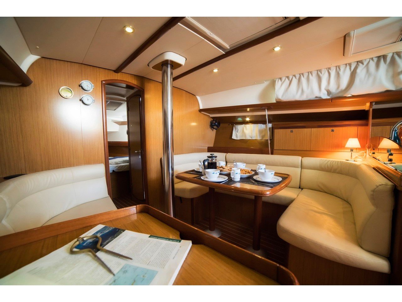 Triton - Yelkenli içinde Volos