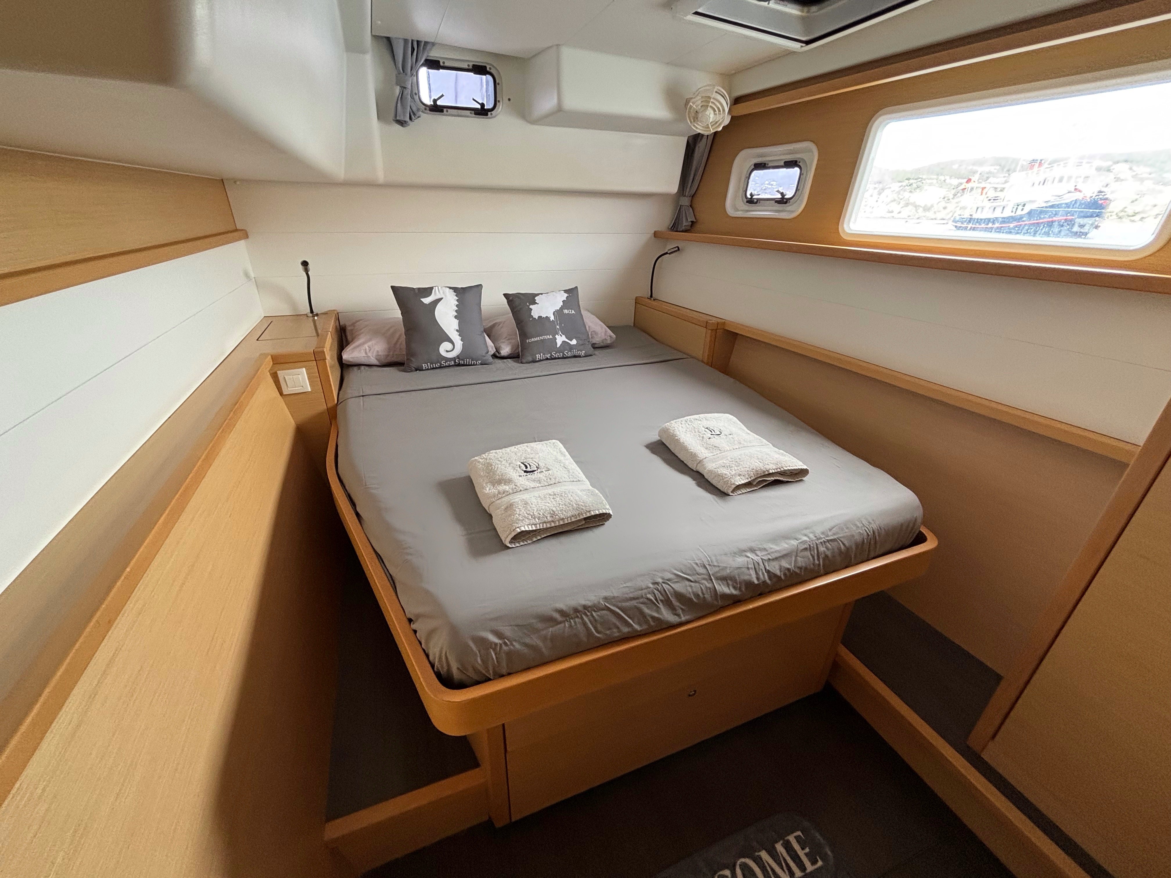 Gran Azul - Catamaran in Santa Eulària des Riu