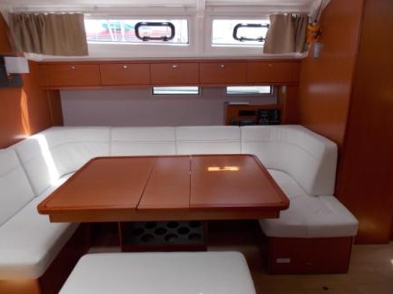 LINA - Sailboat in Alimos