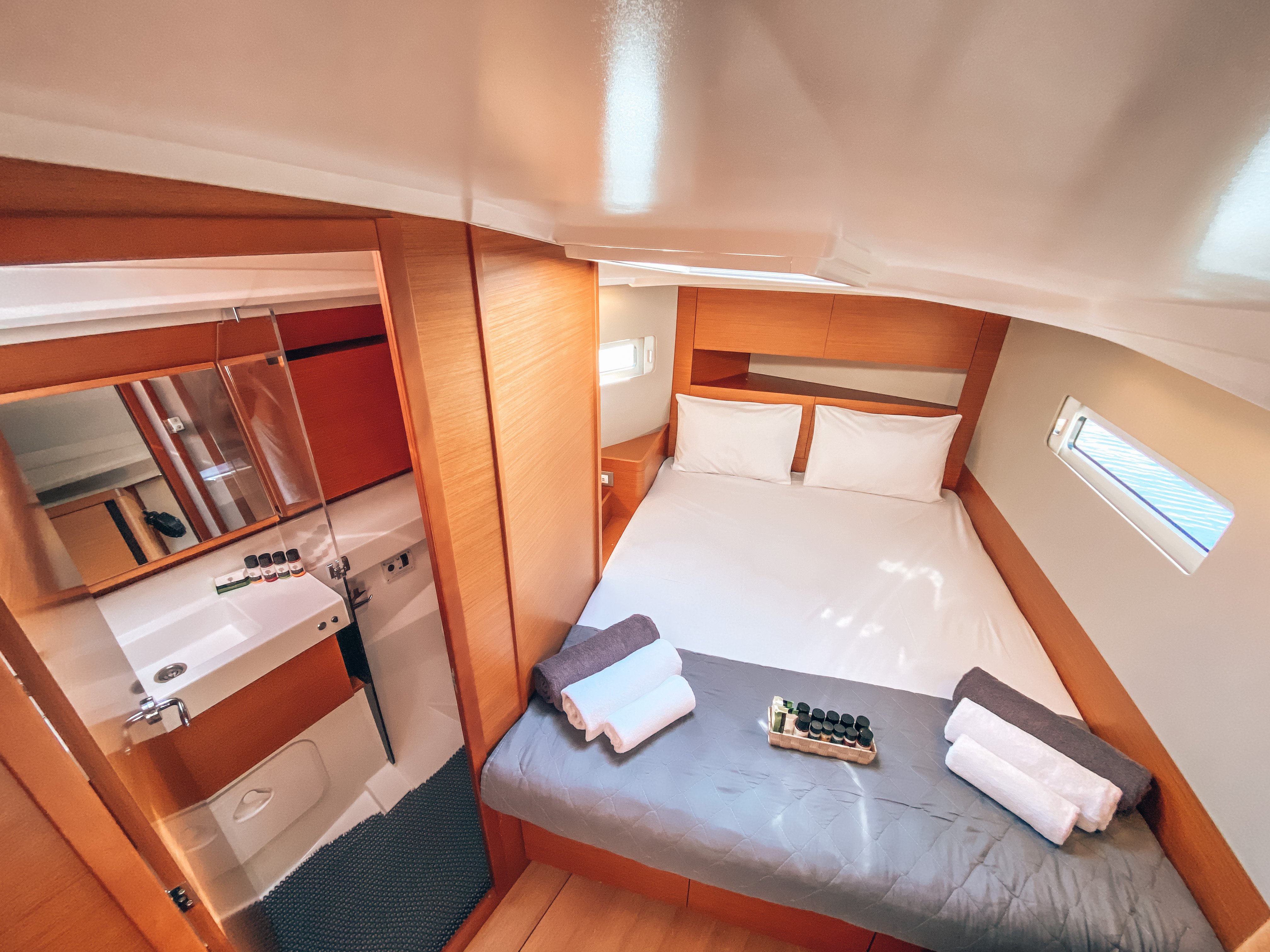 Aquaholic - Sailboat in Alimos