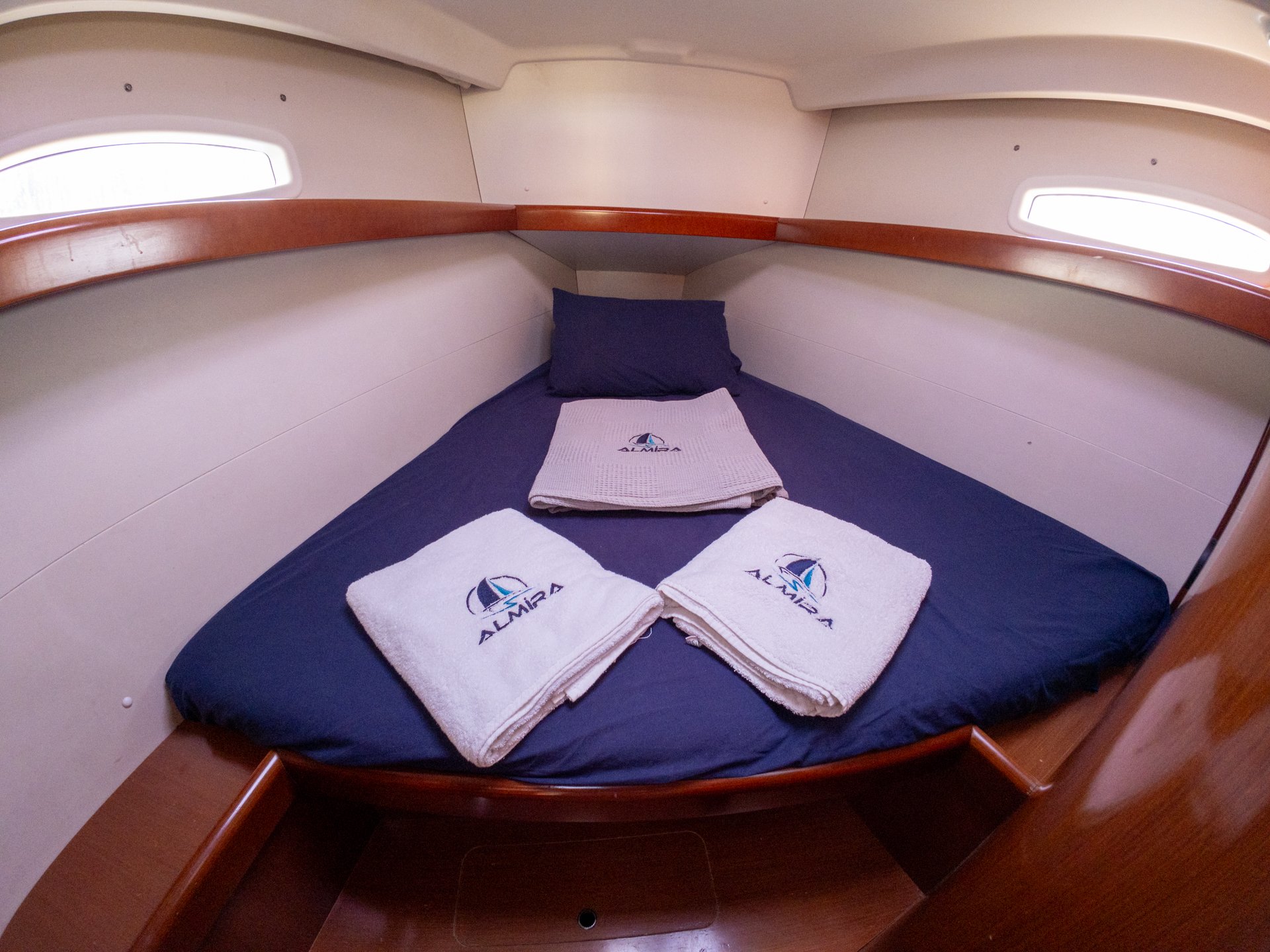 Violet - Sailboat in Karagözler