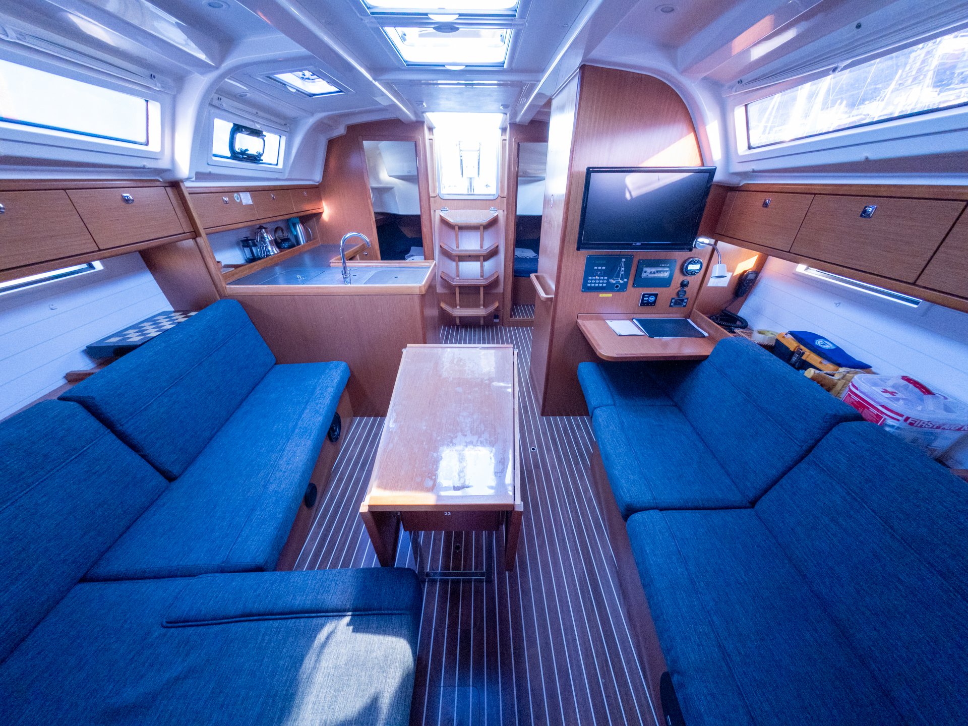 Almira - Sailboat in Karagözler