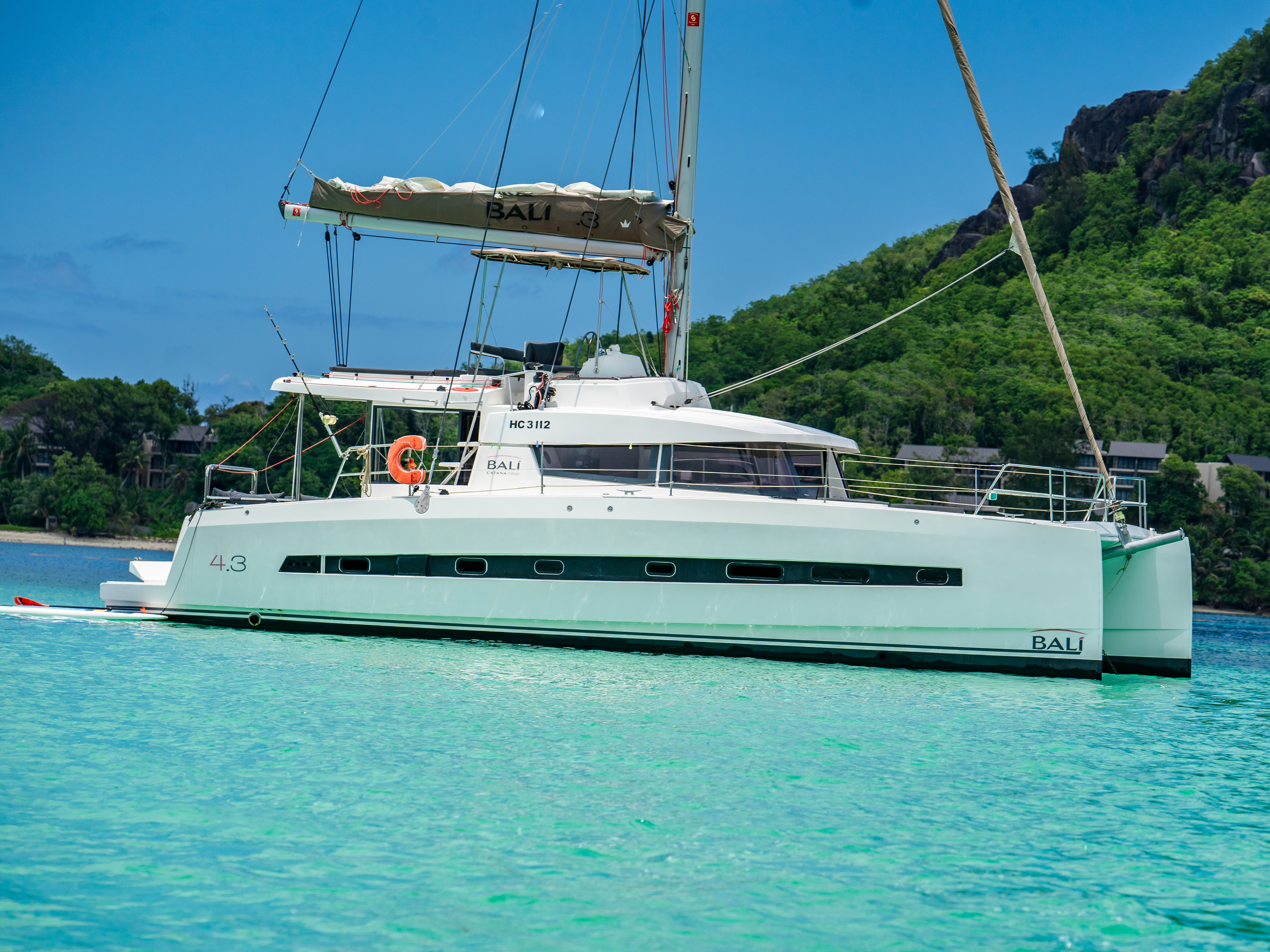 Antares - Catamaran in Providence