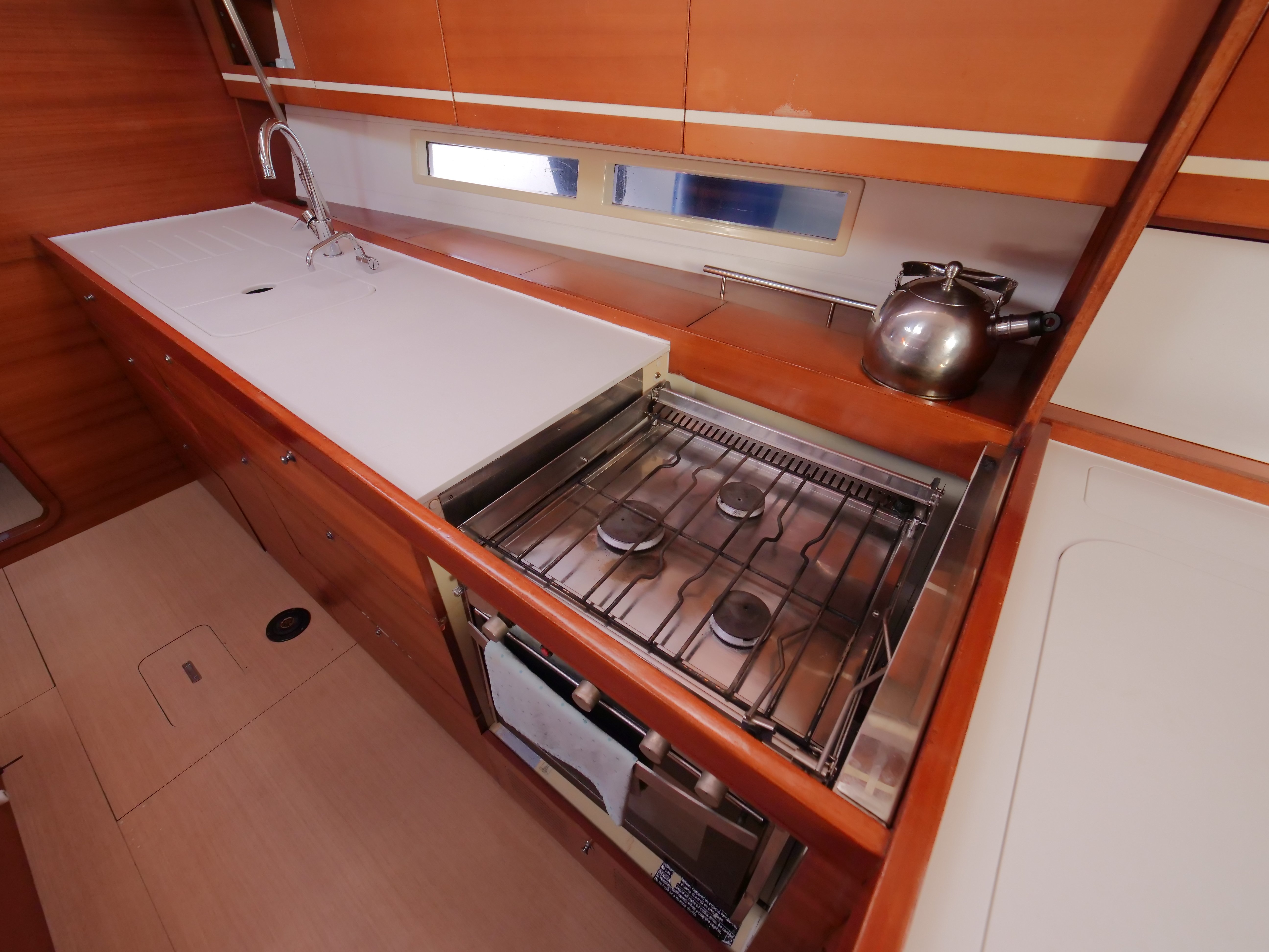 Pyrrha - Sailboat in Karagözler