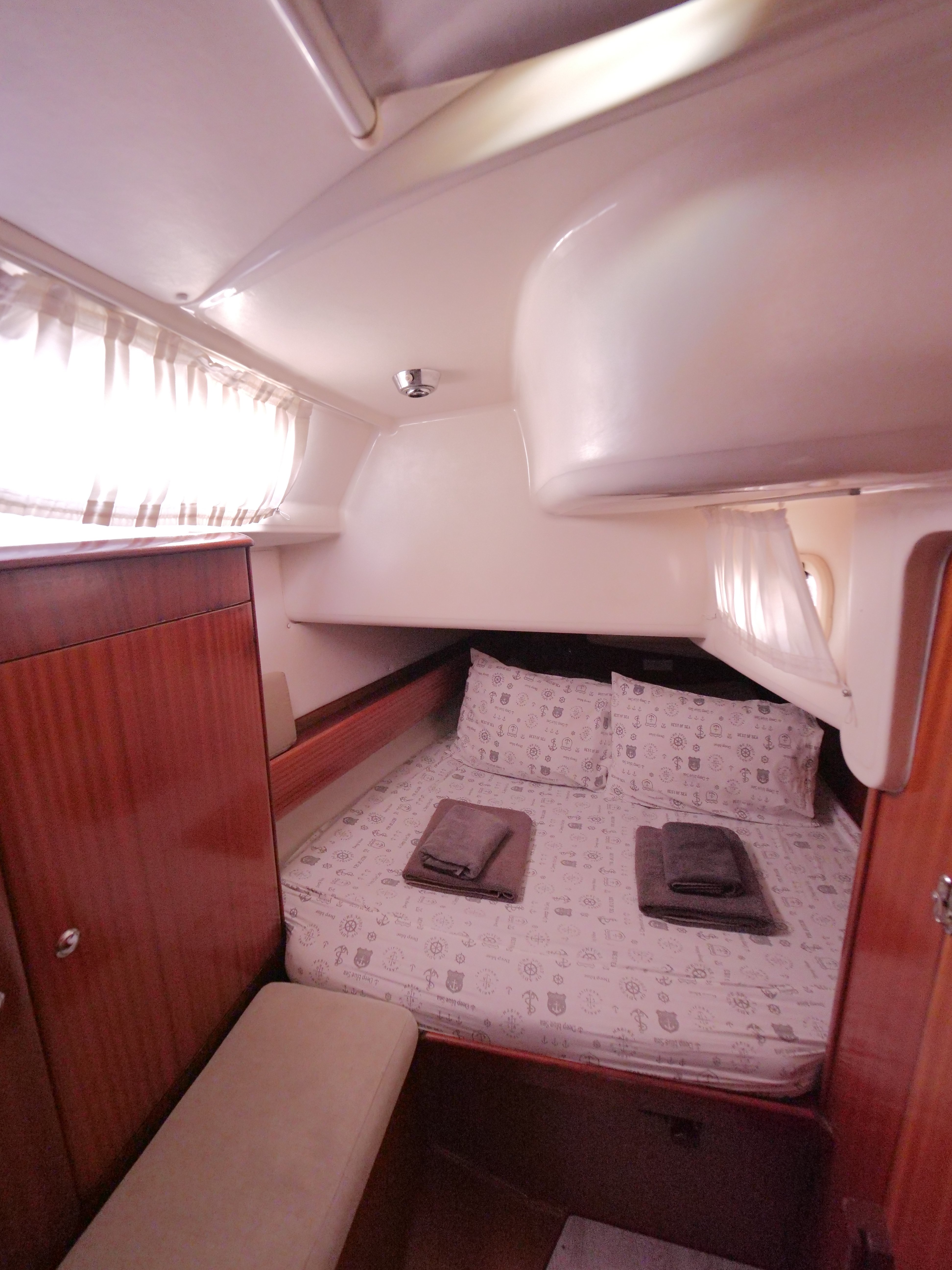 Velero - Yelkenli içinde Karagözler