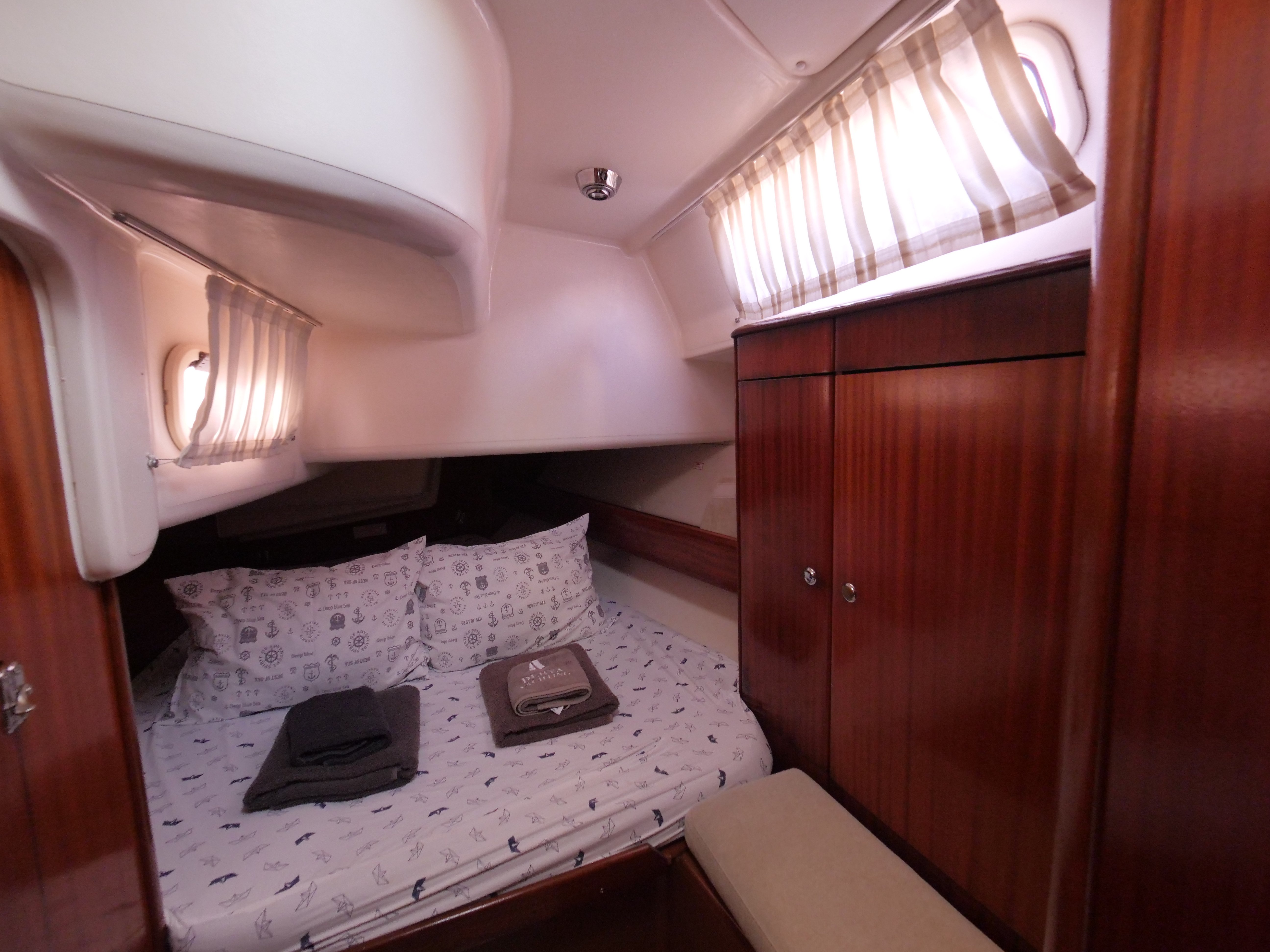 Velero - Yelkenli içinde Karagözler