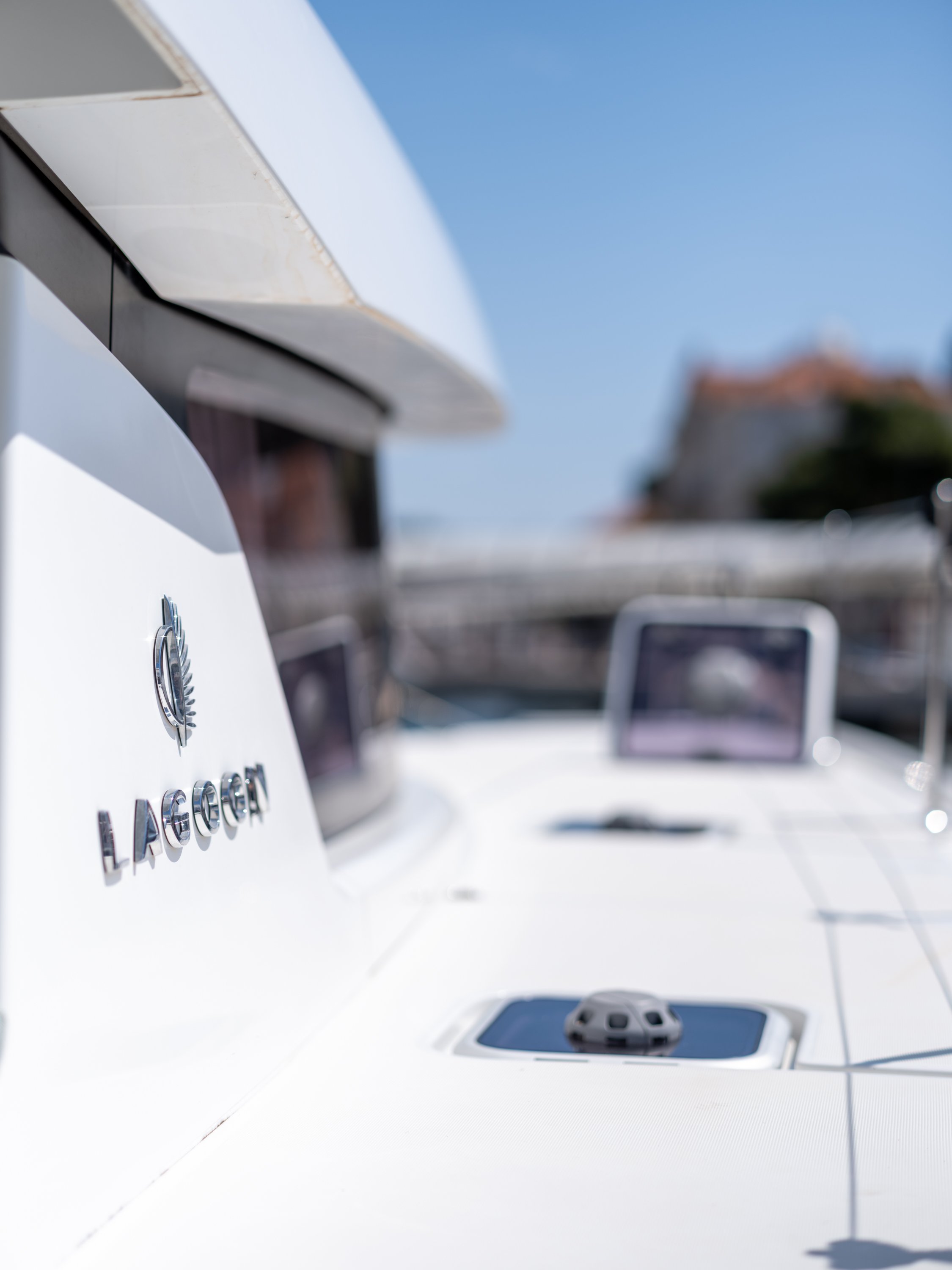 Jutka - Katamaran içinde Komolac