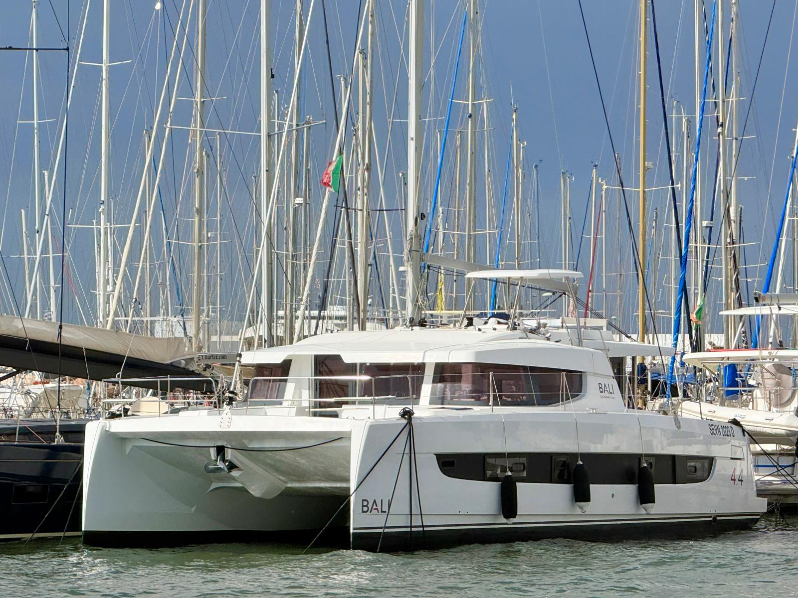 Seven - Catamaran in Golfo Aranci
