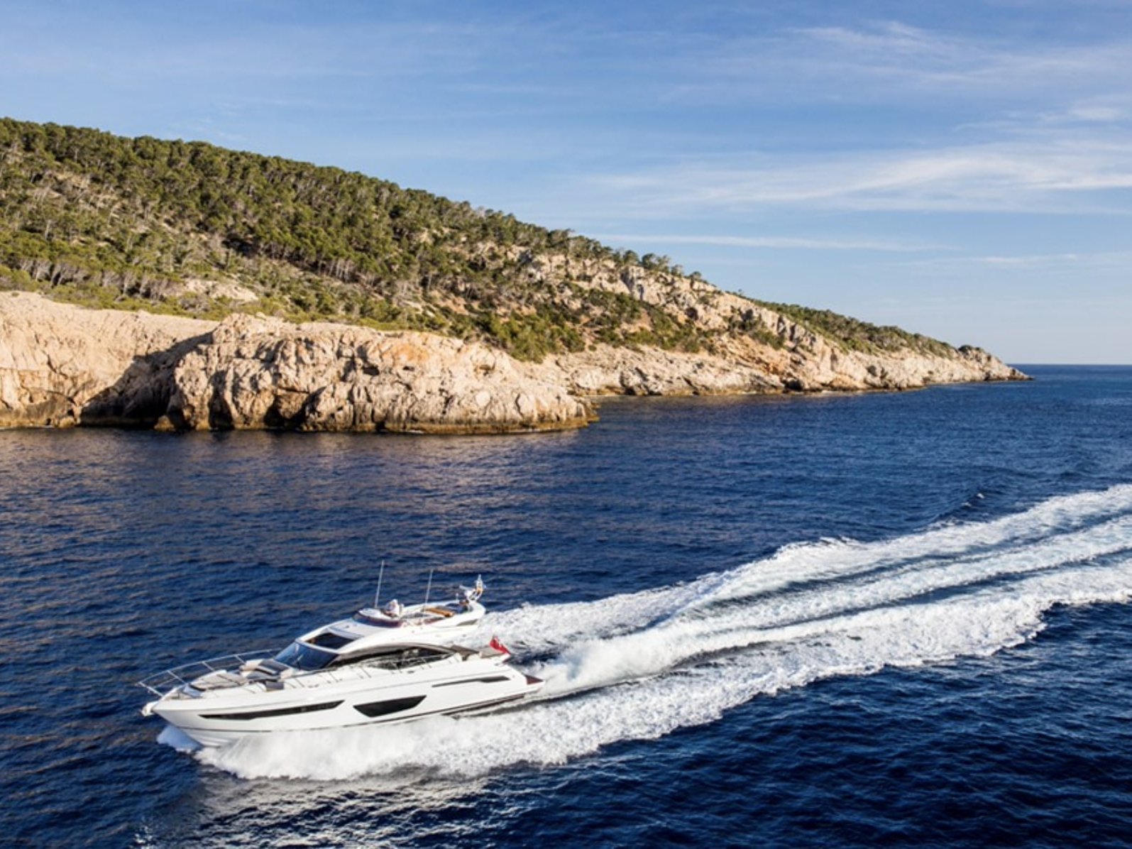 Far & Away - Motor Yacht in Kontokali