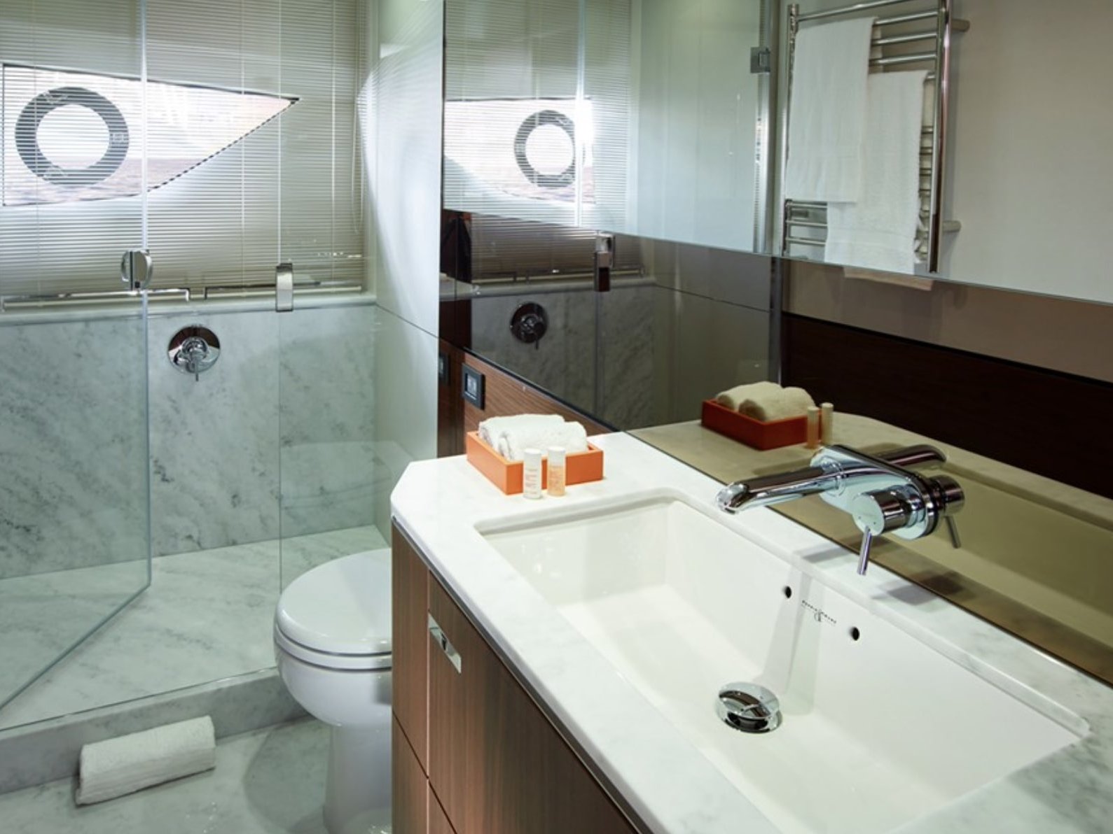 Far & Away - Motor Yacht in Kontokali