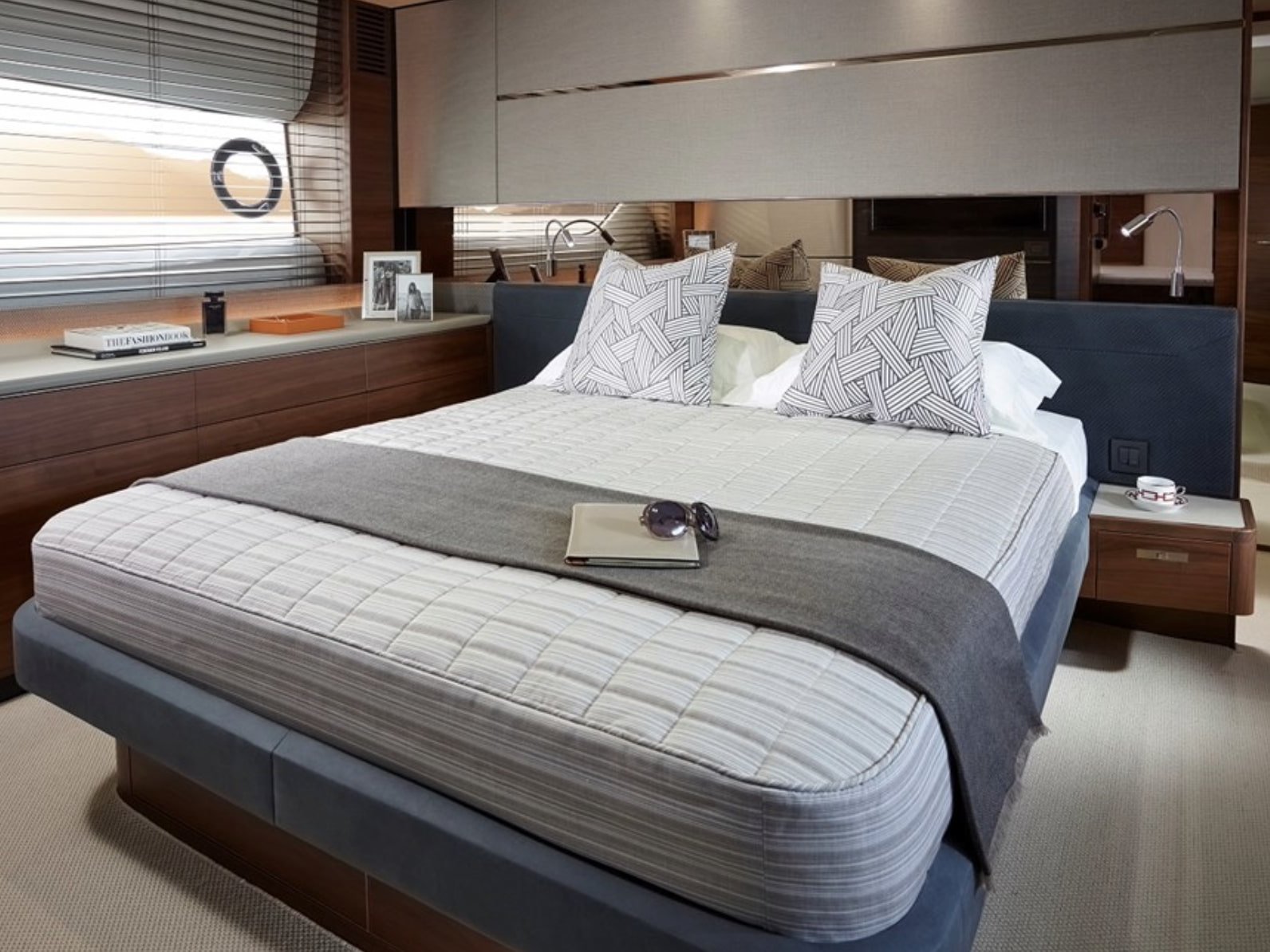 Far & Away - Motor Yacht in Kontokali