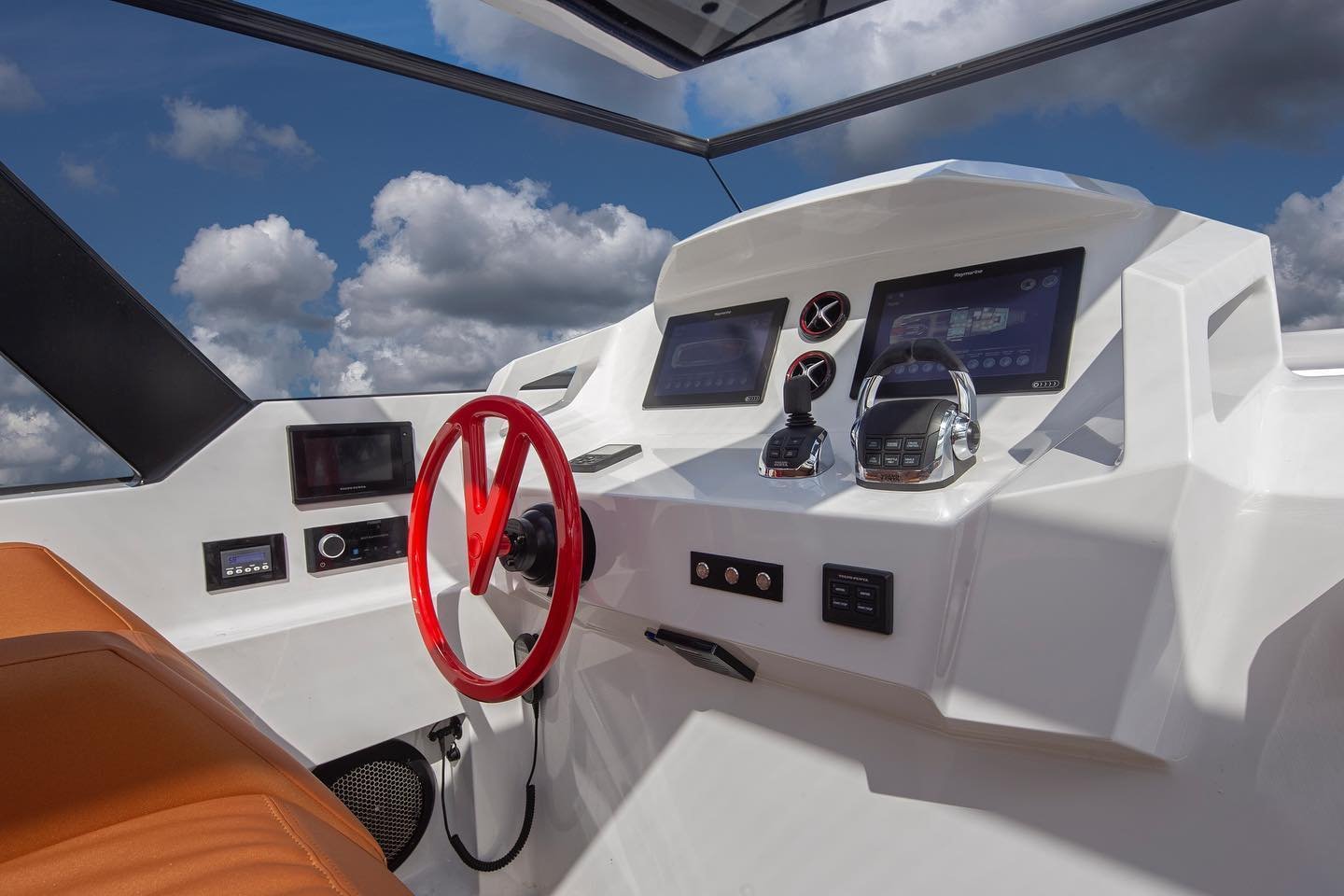 Placebo - Motor Yat içinde Mpenitses