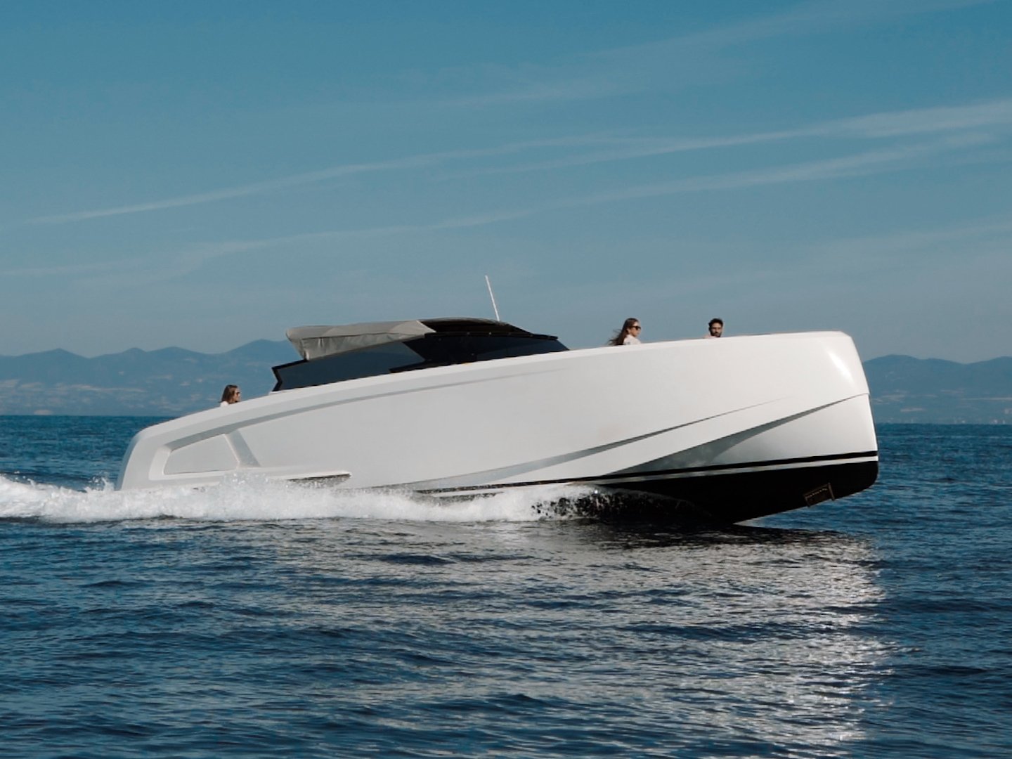 Placebo - Motor Yat içinde Mpenitses