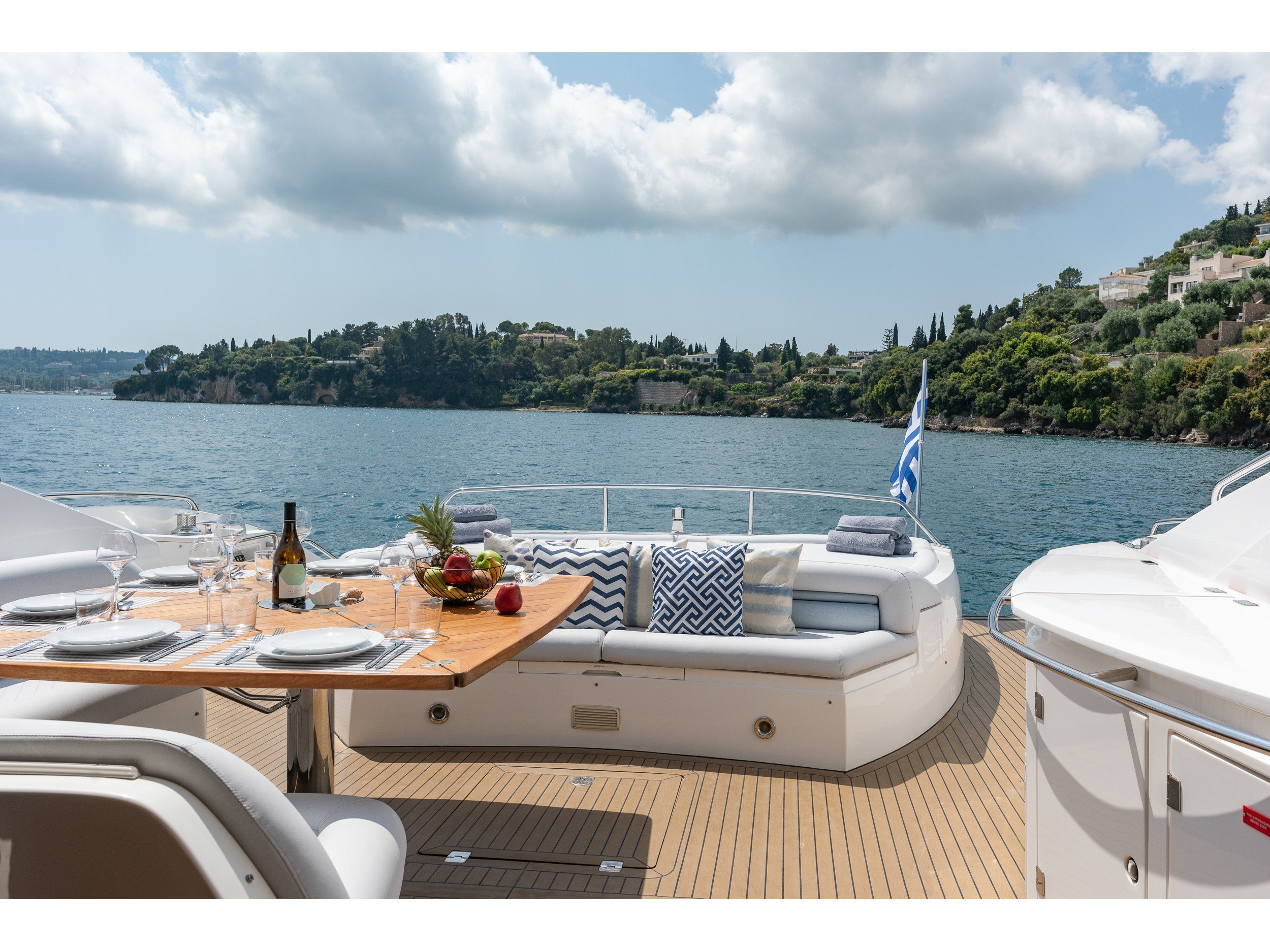 Phoenix - Motor Yacht in Kontokali