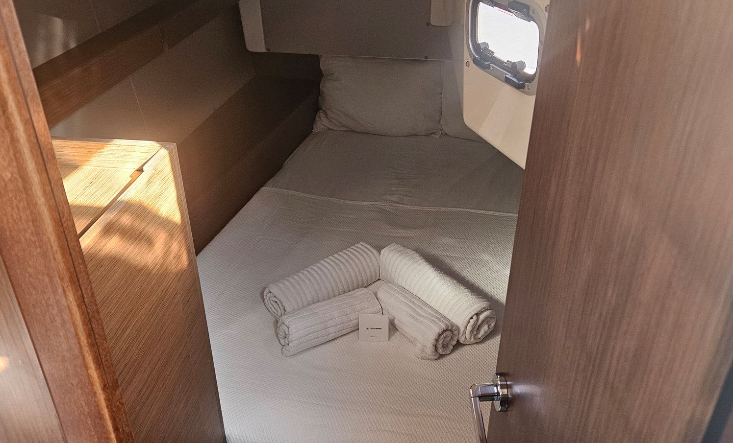 Stella - Yelkenli içinde Karagözler