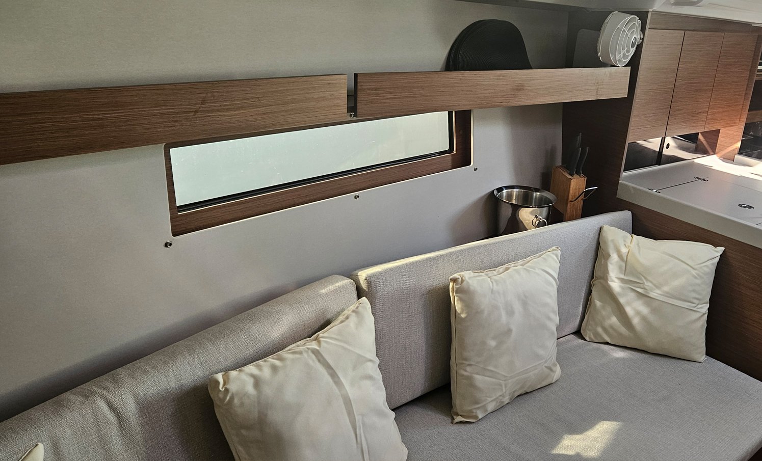 Stella - Yelkenli içinde Karagözler