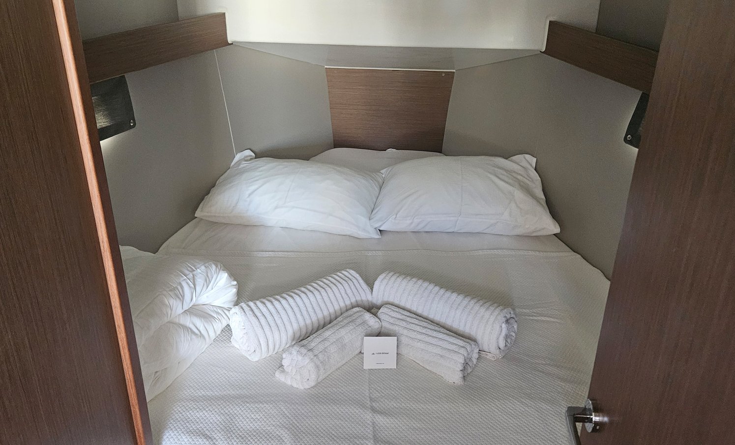 Stella - Yelkenli içinde Karagözler