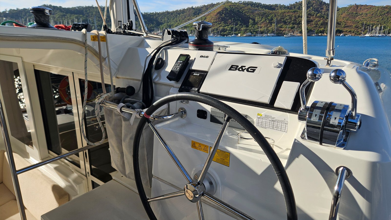 Mithra - Katamaran içinde Karagözler