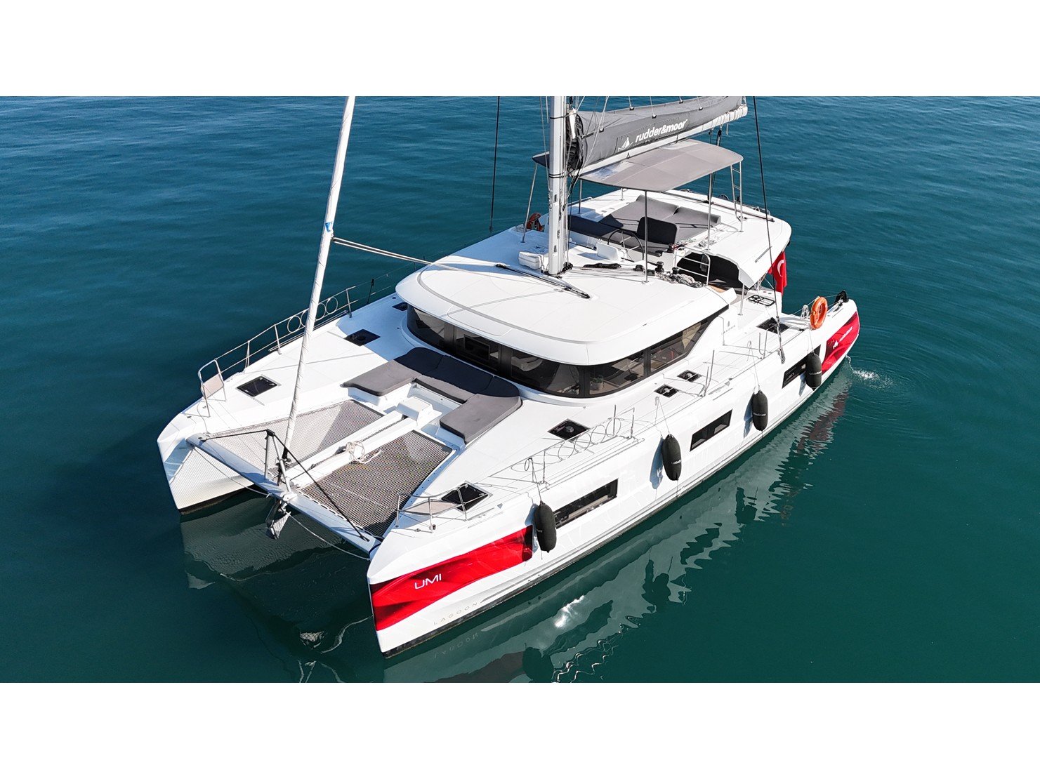 Umi - Katamaran içinde Karagözler