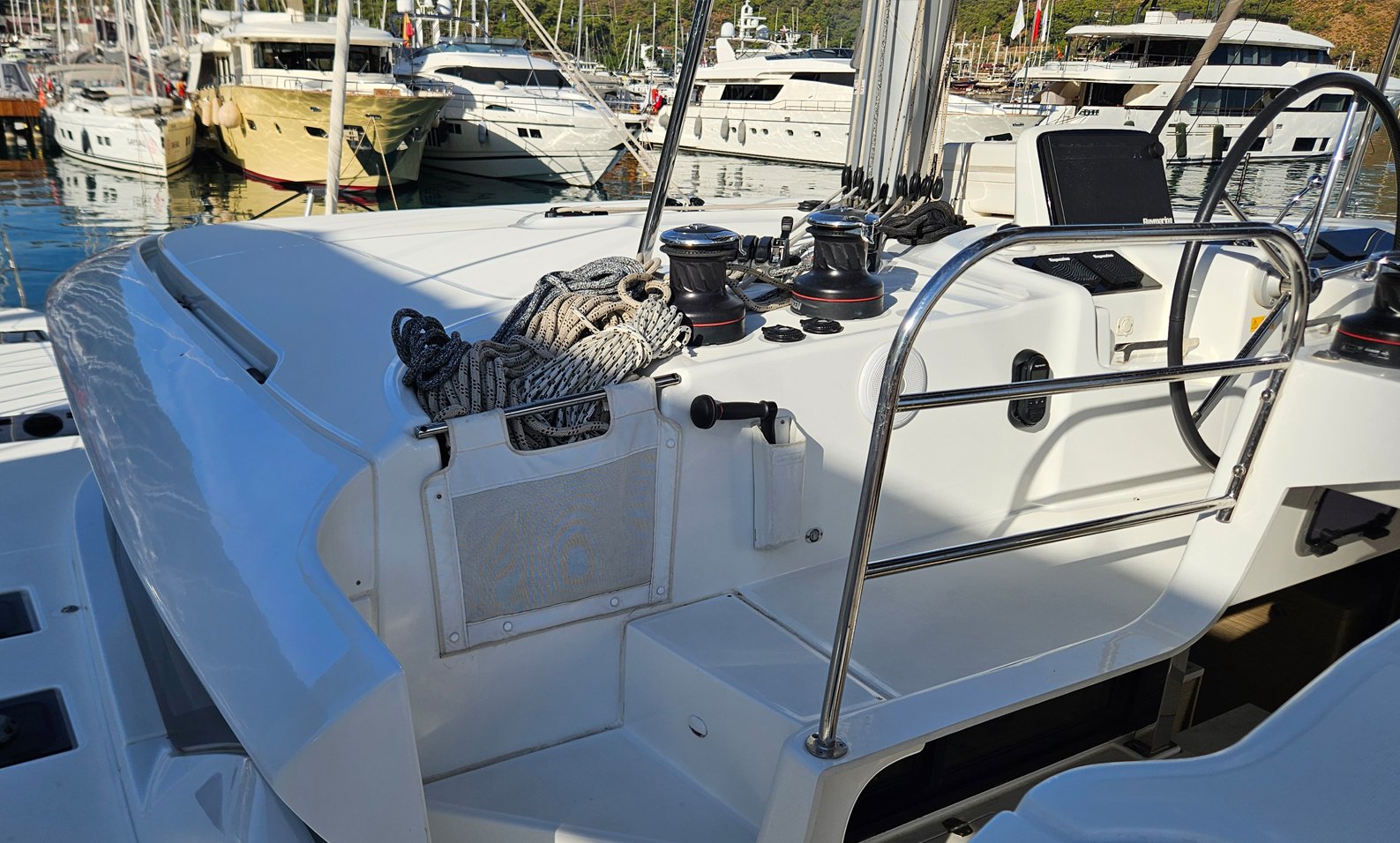 Umi - Katamaran içinde Karagözler