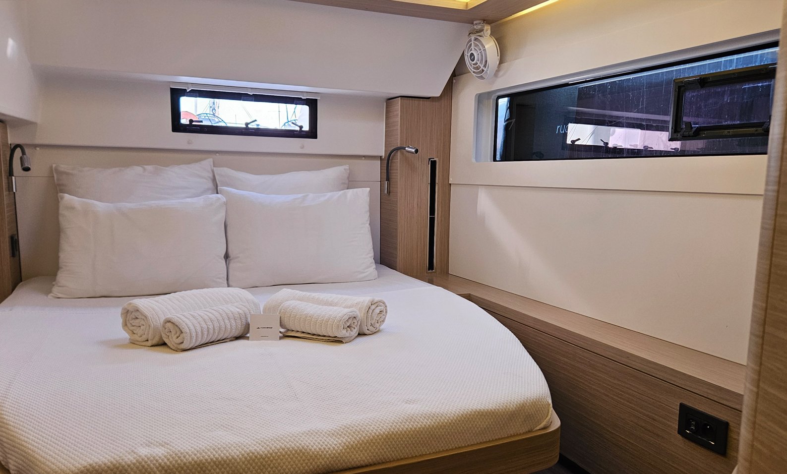 Umi - Katamaran içinde Karagözler