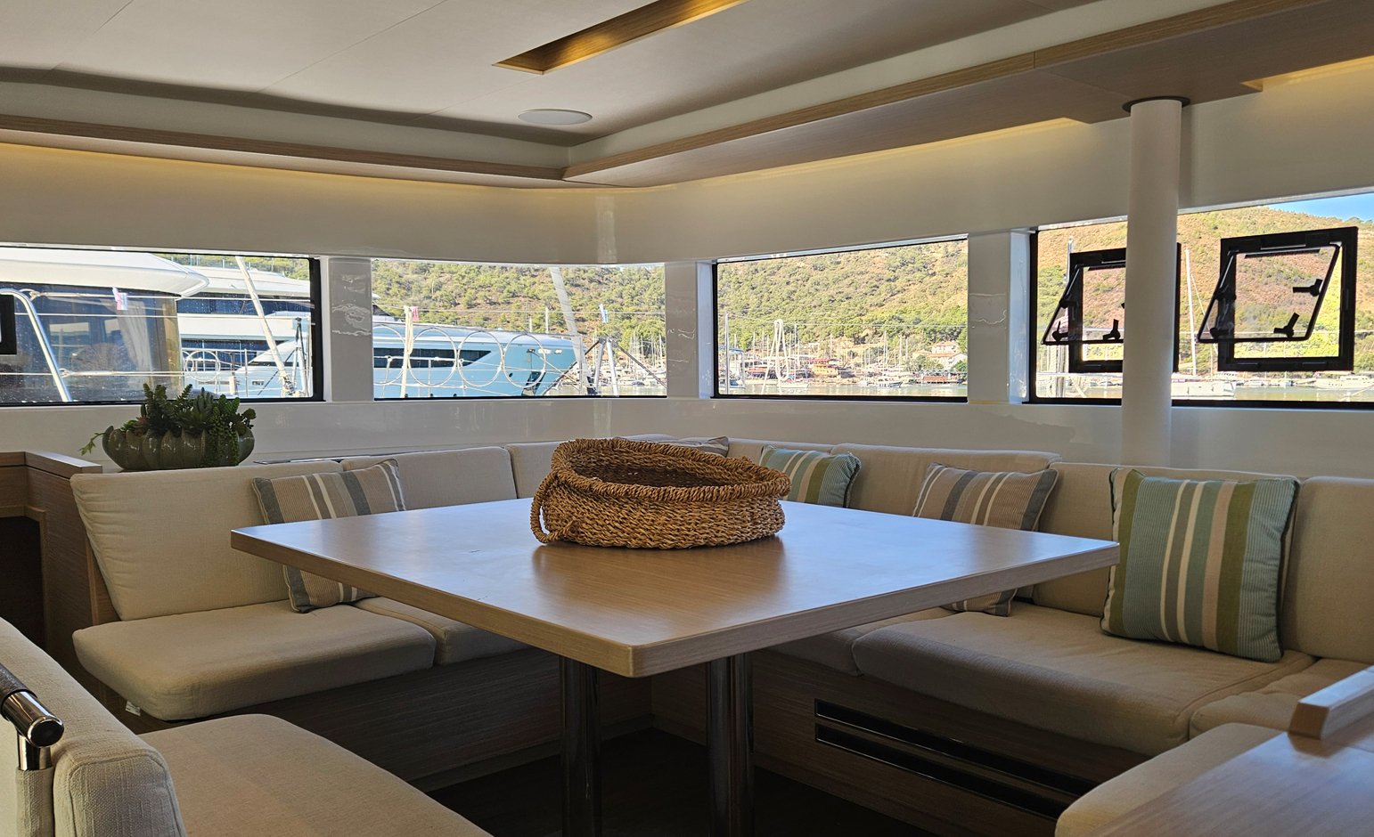 Libre - Katamaran içinde Karagözler