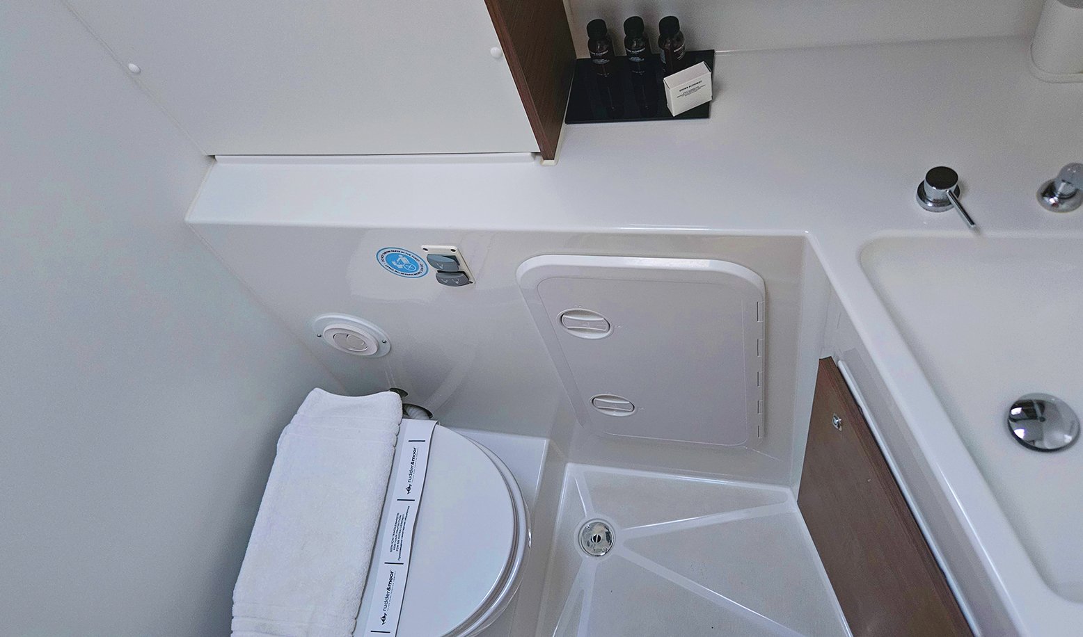 Meraki - Catamaran in Karagözler