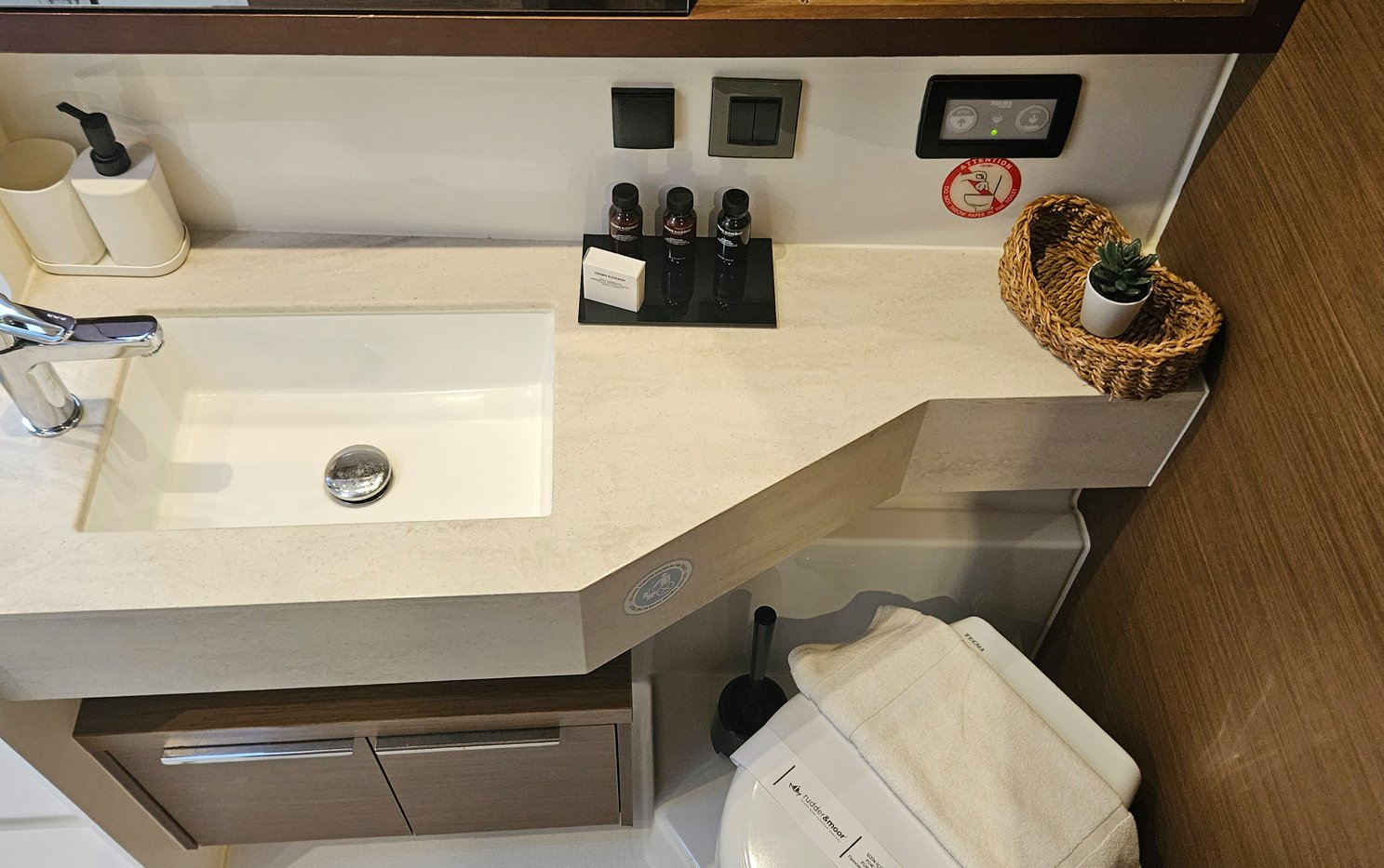 Shanti - Catamaran in Karagözler