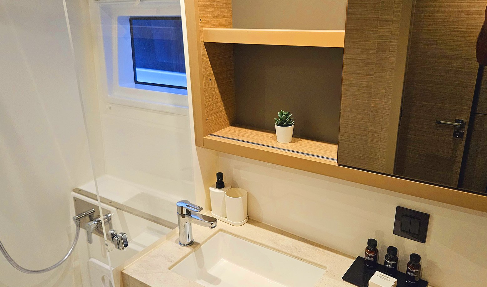 Lua - Catamaran in Karagözler