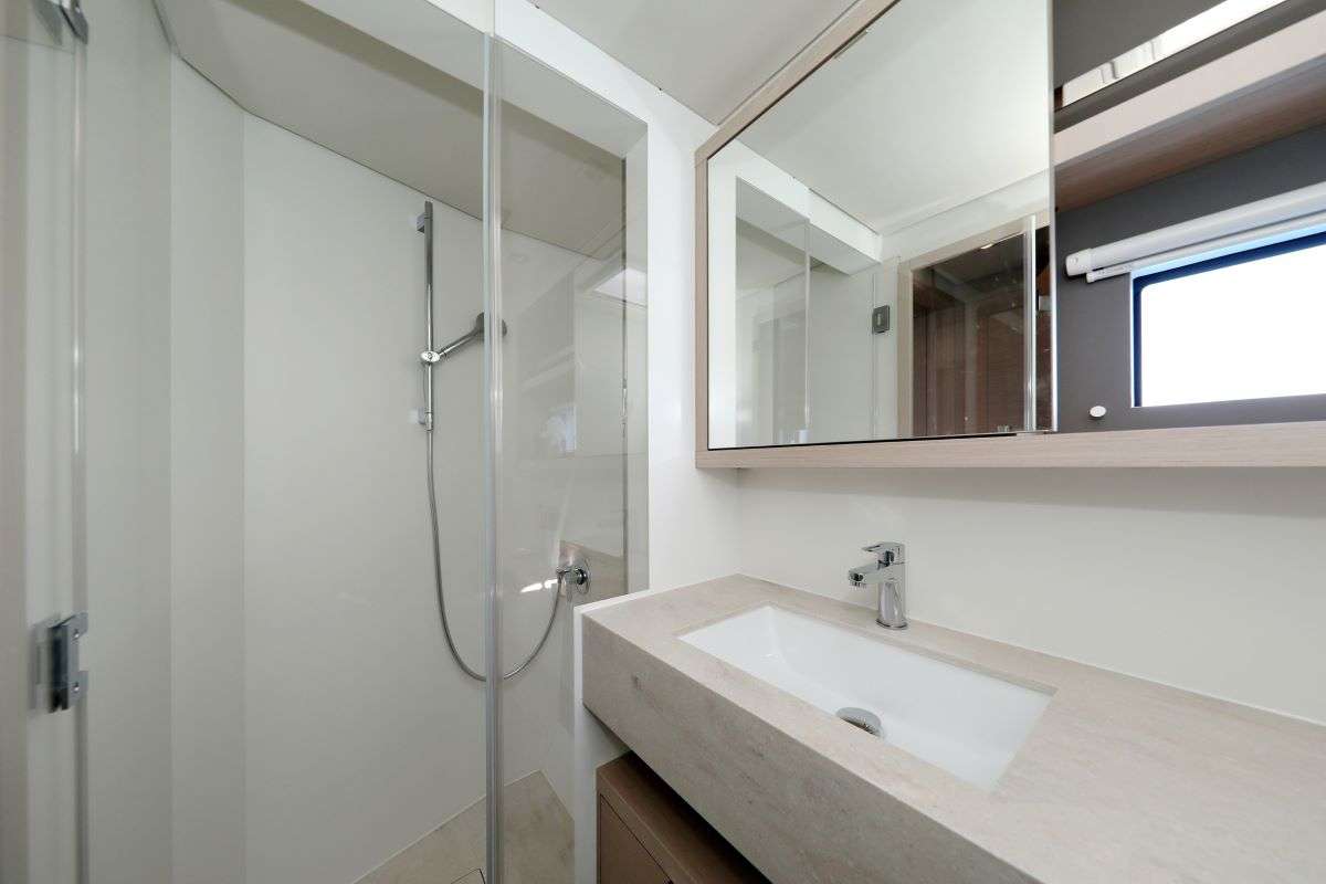 CHAMPAGNE PLEASE - Katamaran içinde Kaštel Gomilica