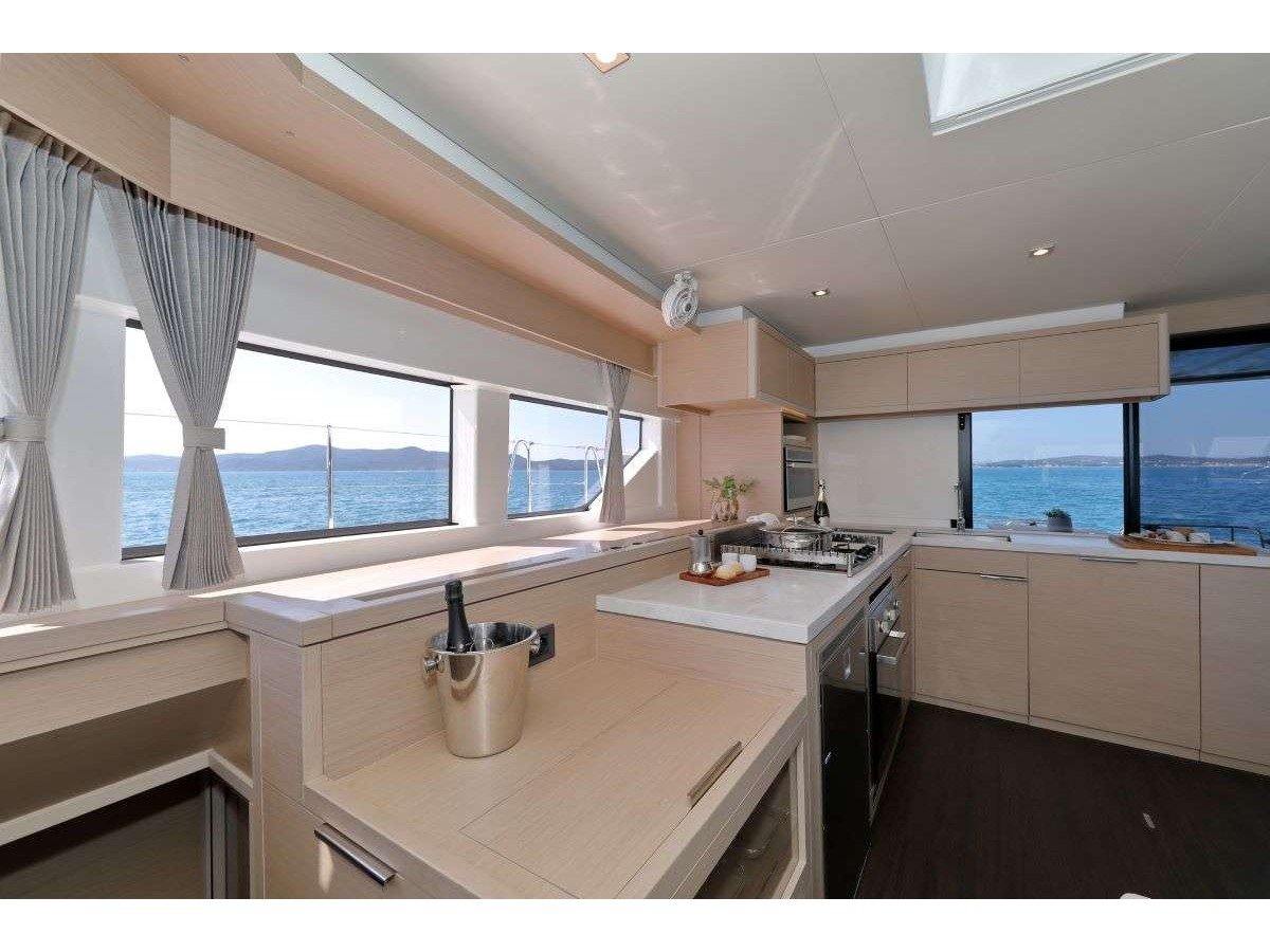 CHAMPAGNE PLEASE - Katamaran içinde Kaštel Gomilica