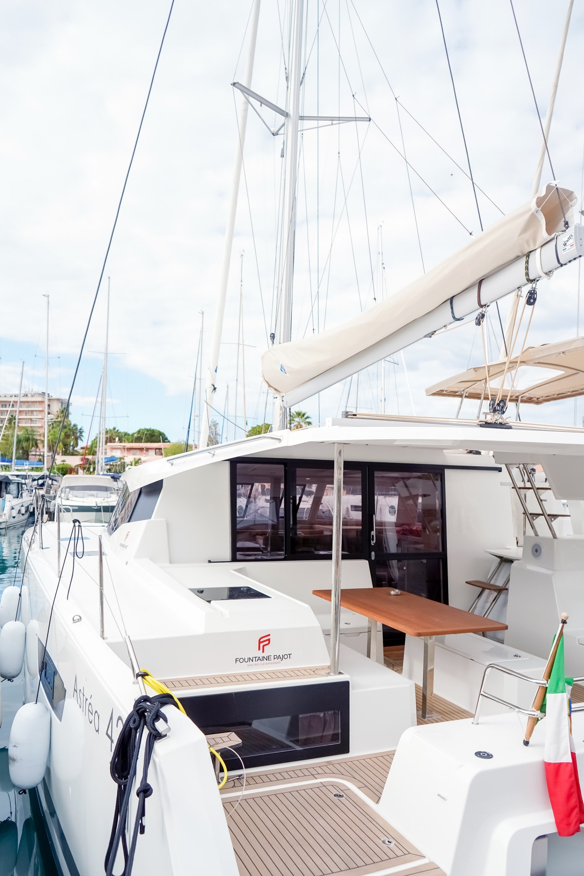 Harley Quinn - Catamaran in Tonnarella