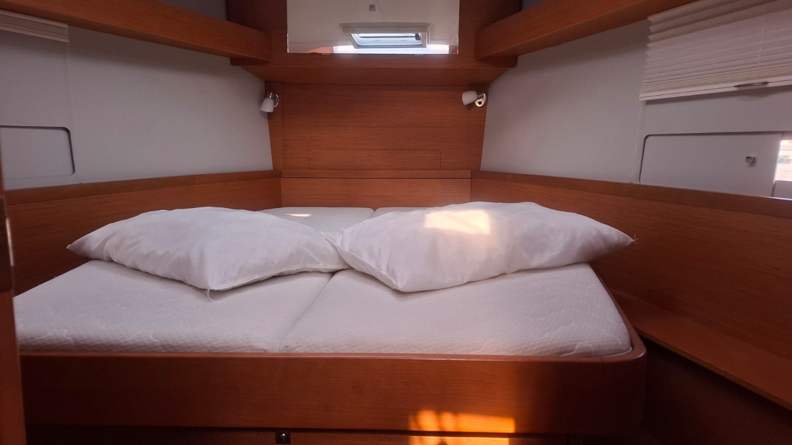 Ventotene - Sailboat in Tonnarella