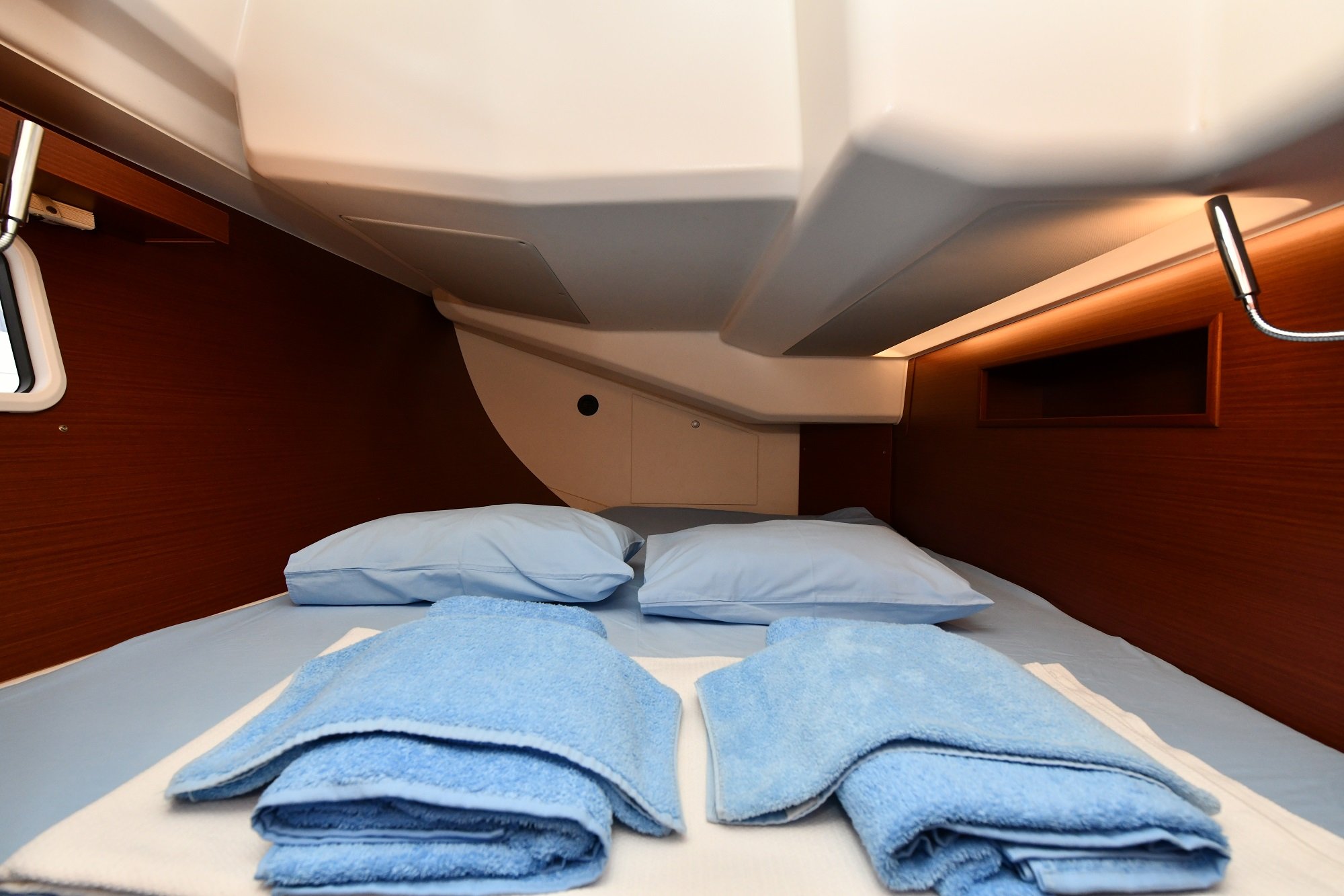 SARISU - Yelkenli içinde Karagözler