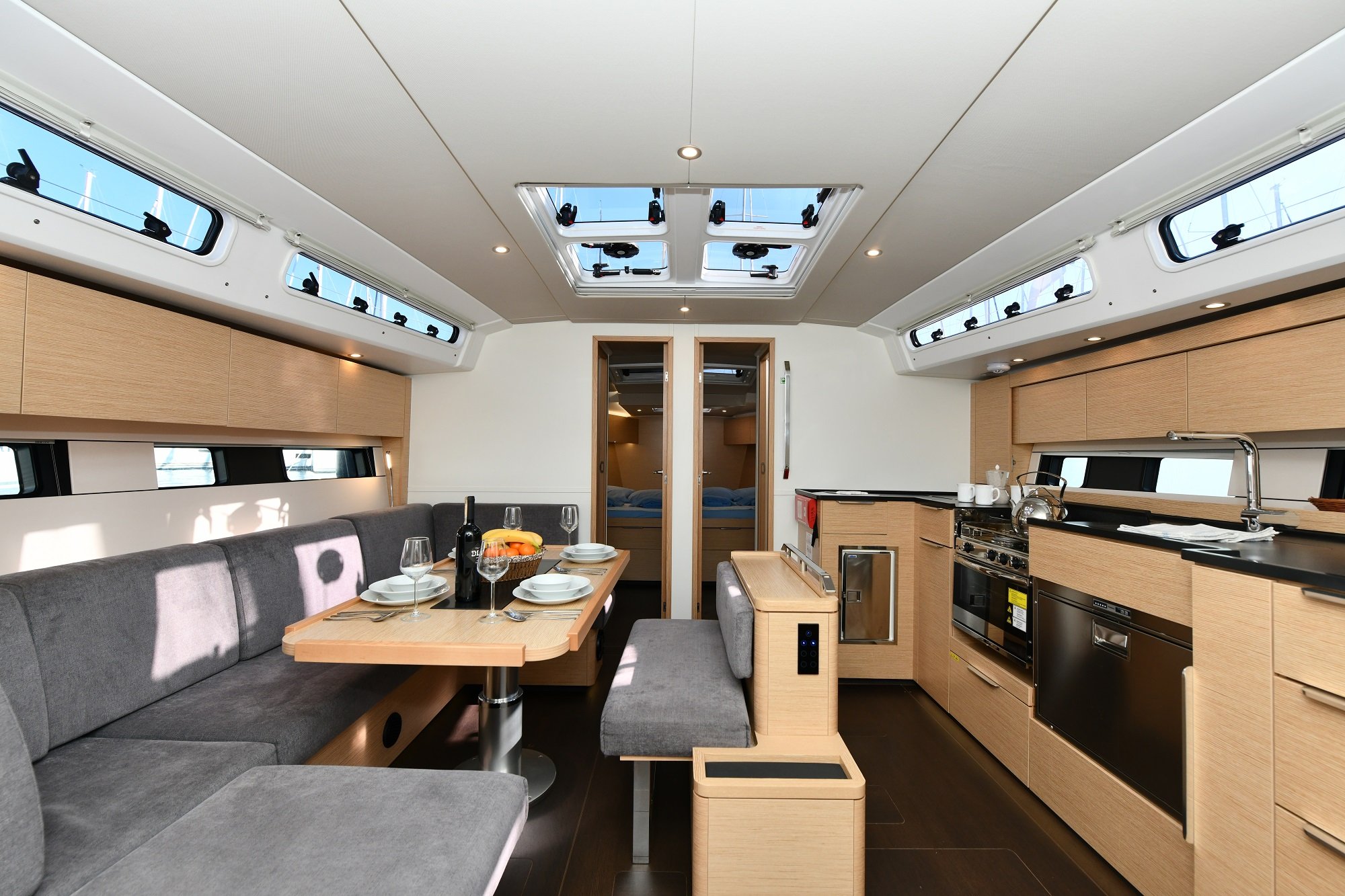 YASSICA - Yelkenli içinde Karagözler